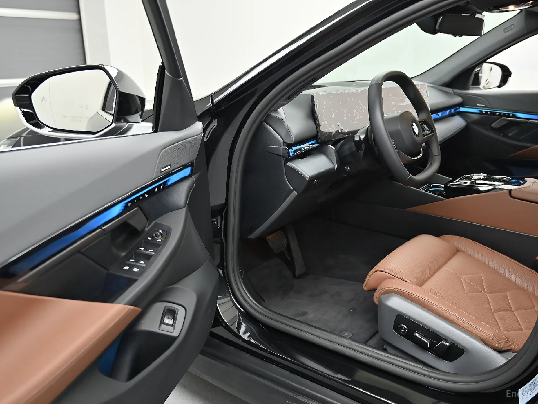 BMW 5 Series (G60) превью 11