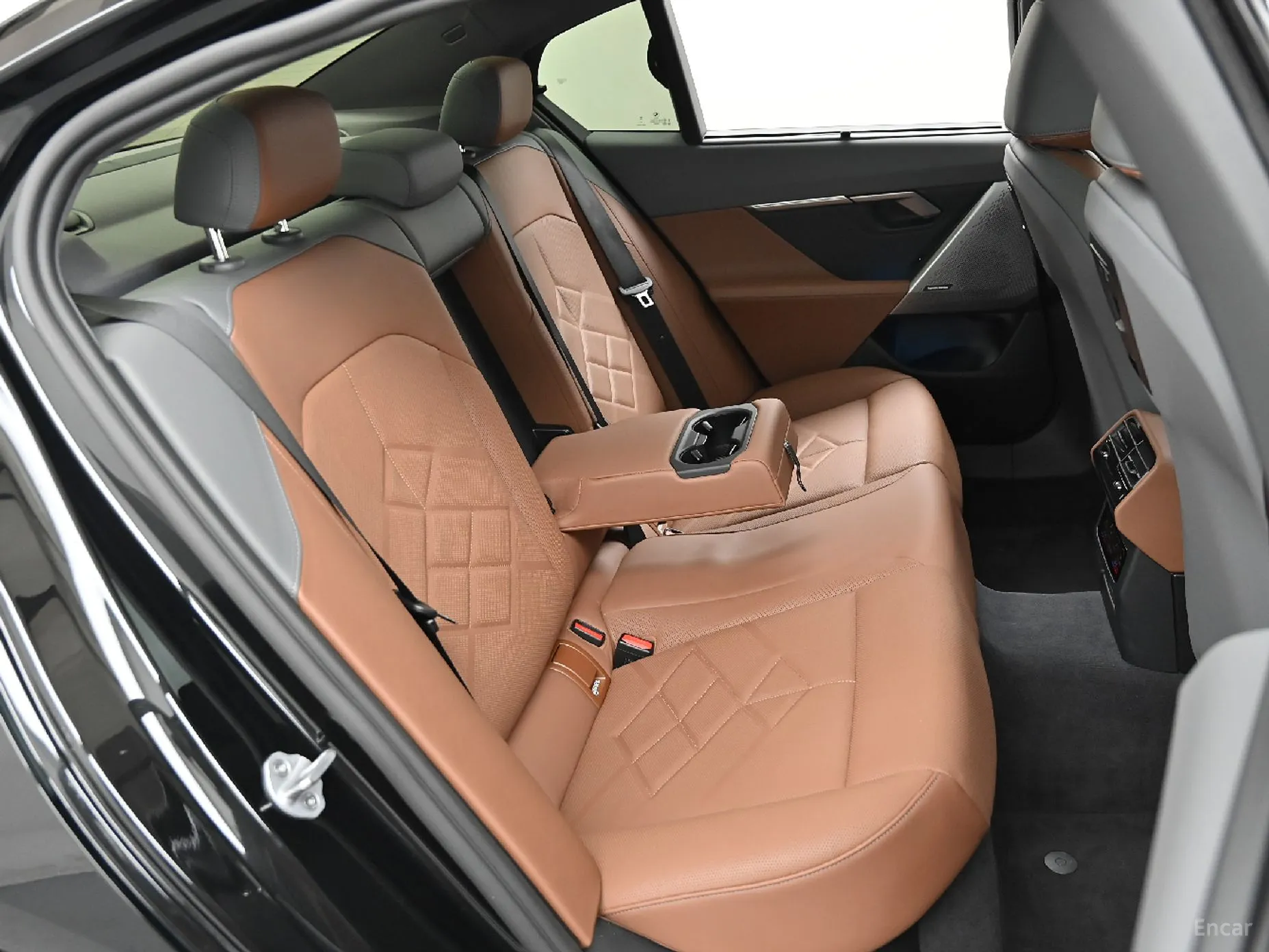 BMW 5 Series (G60) превью 12