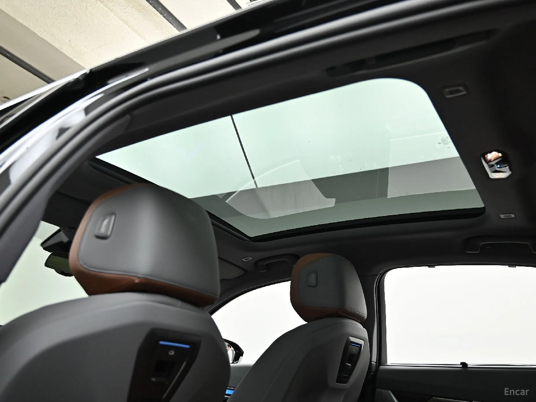 BMW 5 Series (G60) превью 19
