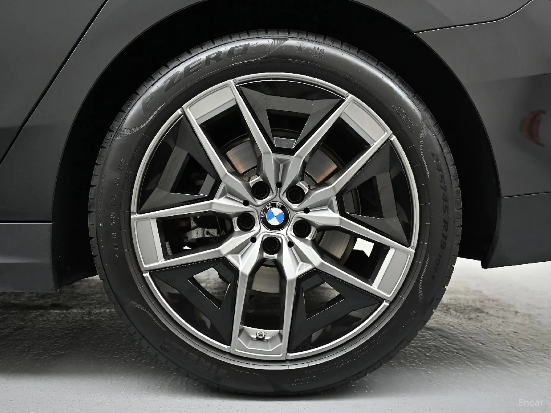 BMW 5 Series (G60) превью 5