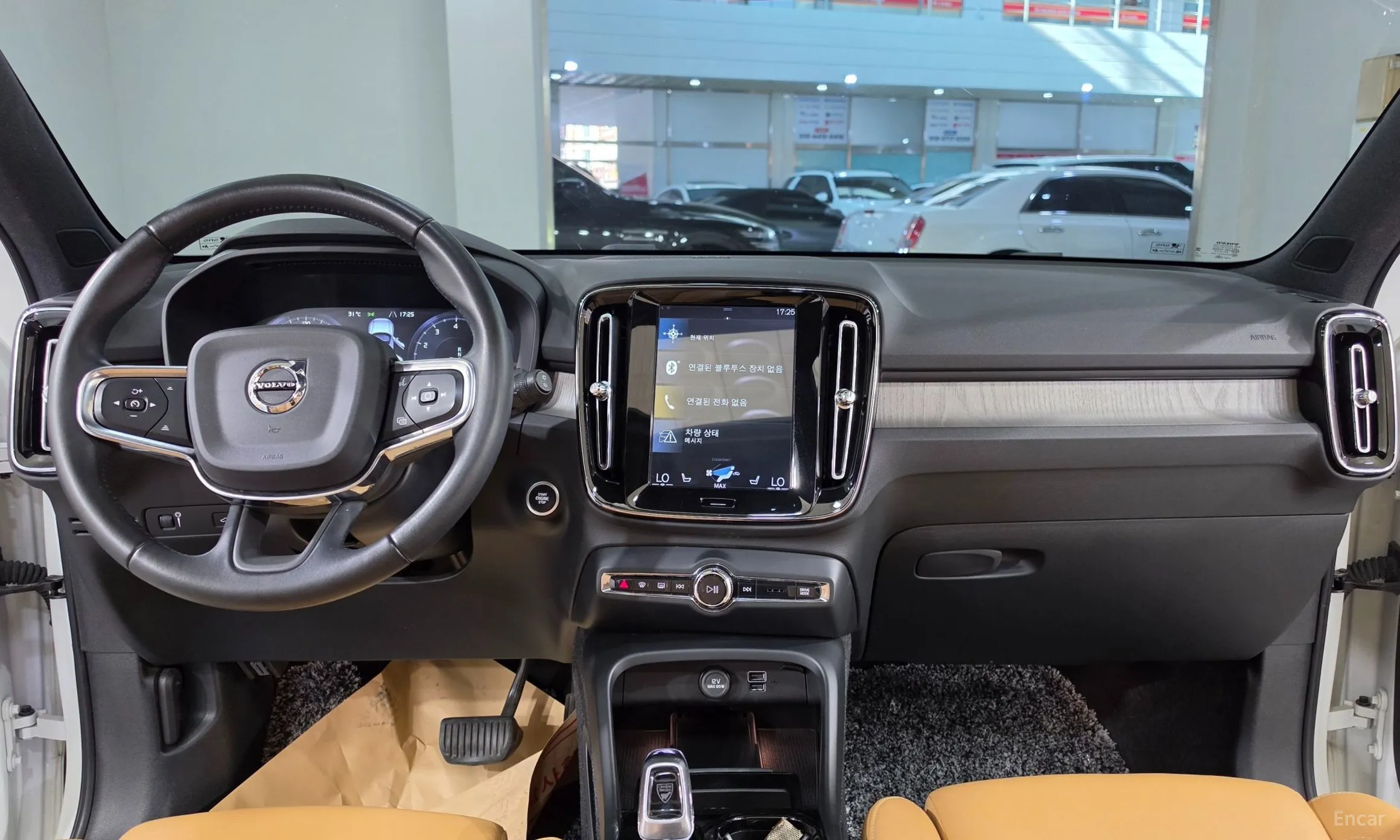 Volvo XC40 превью 10