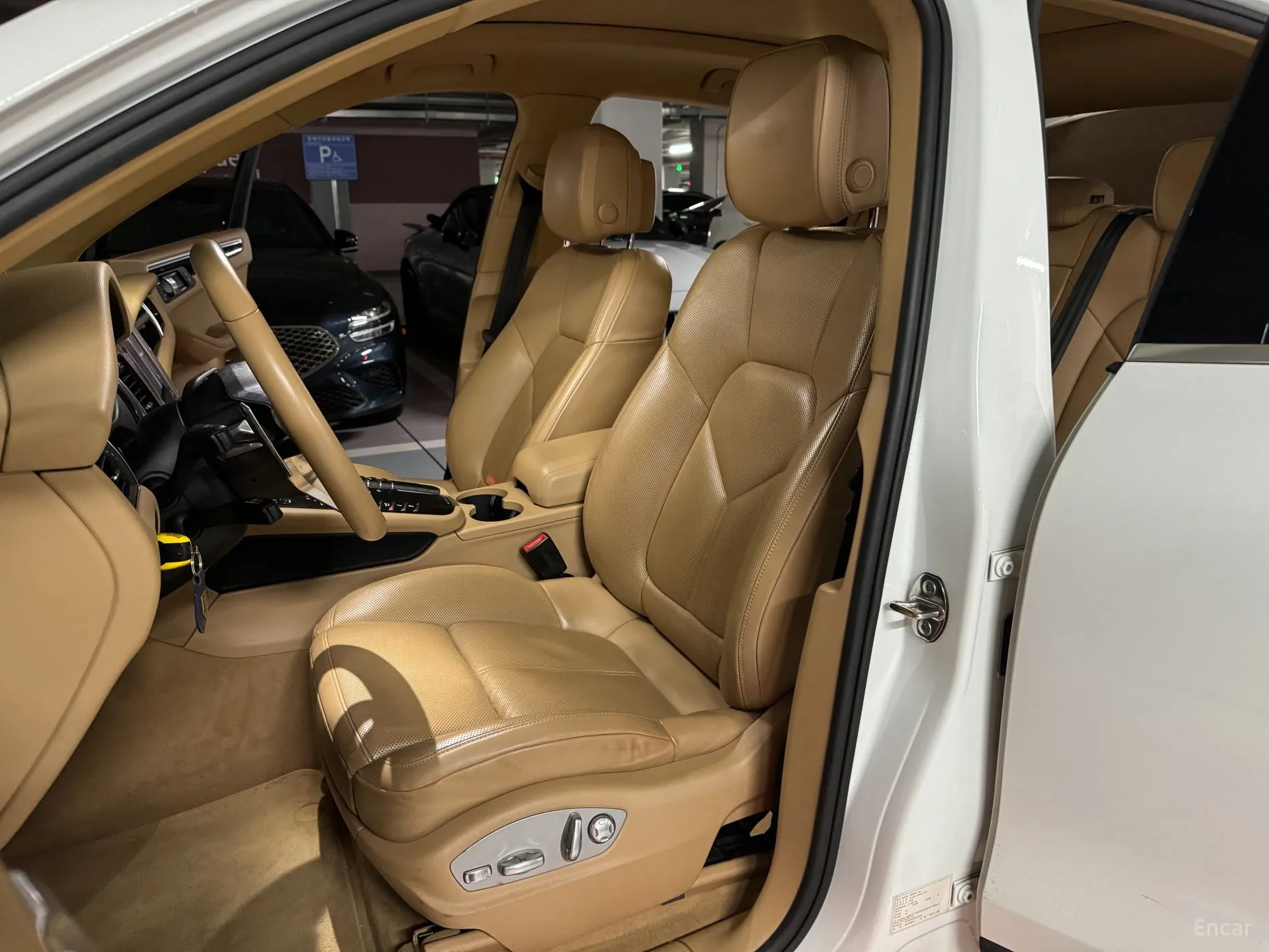 Porsche Macan превью 16