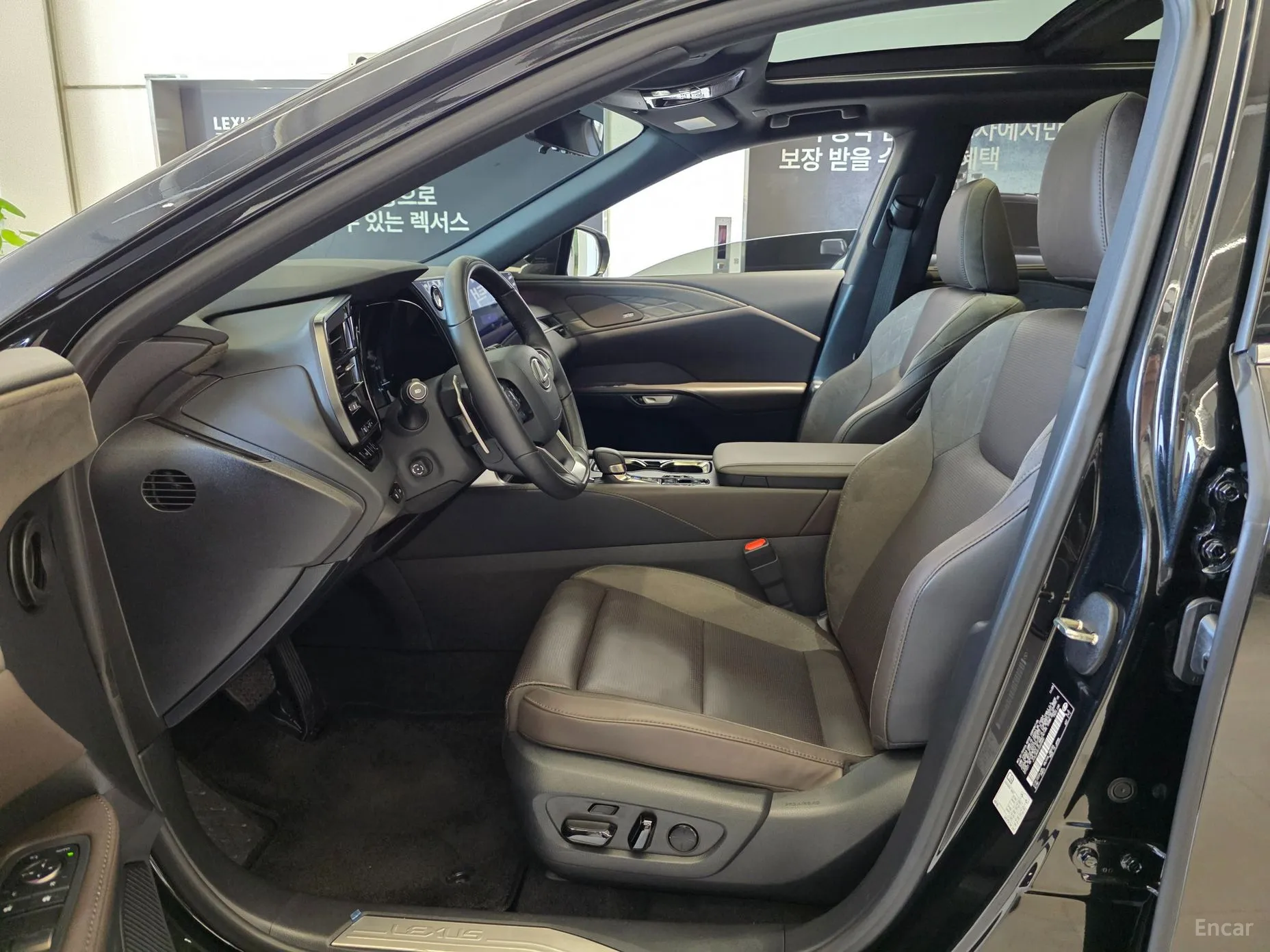 Lexus RX450h + 5th Gen превью 10