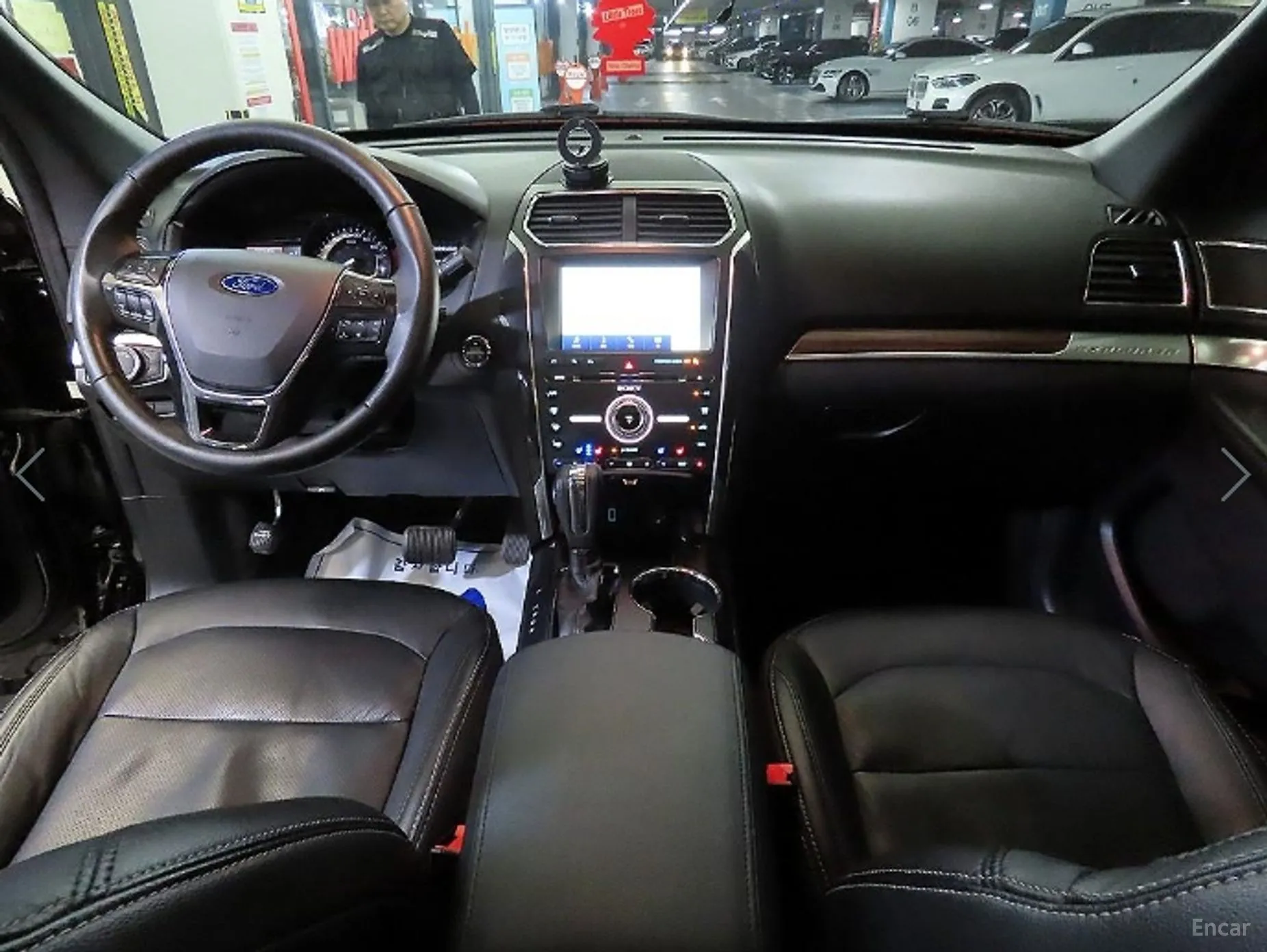 Ford Explorer превью 10