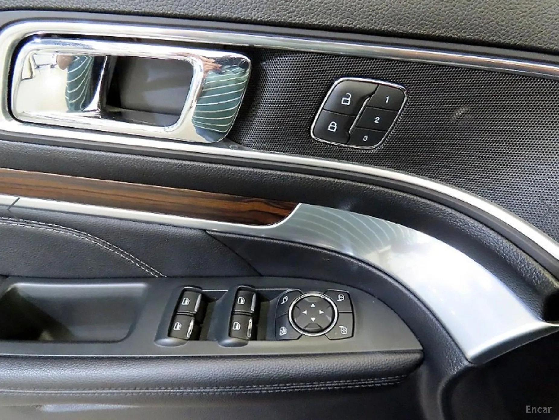 Ford Explorer превью 13