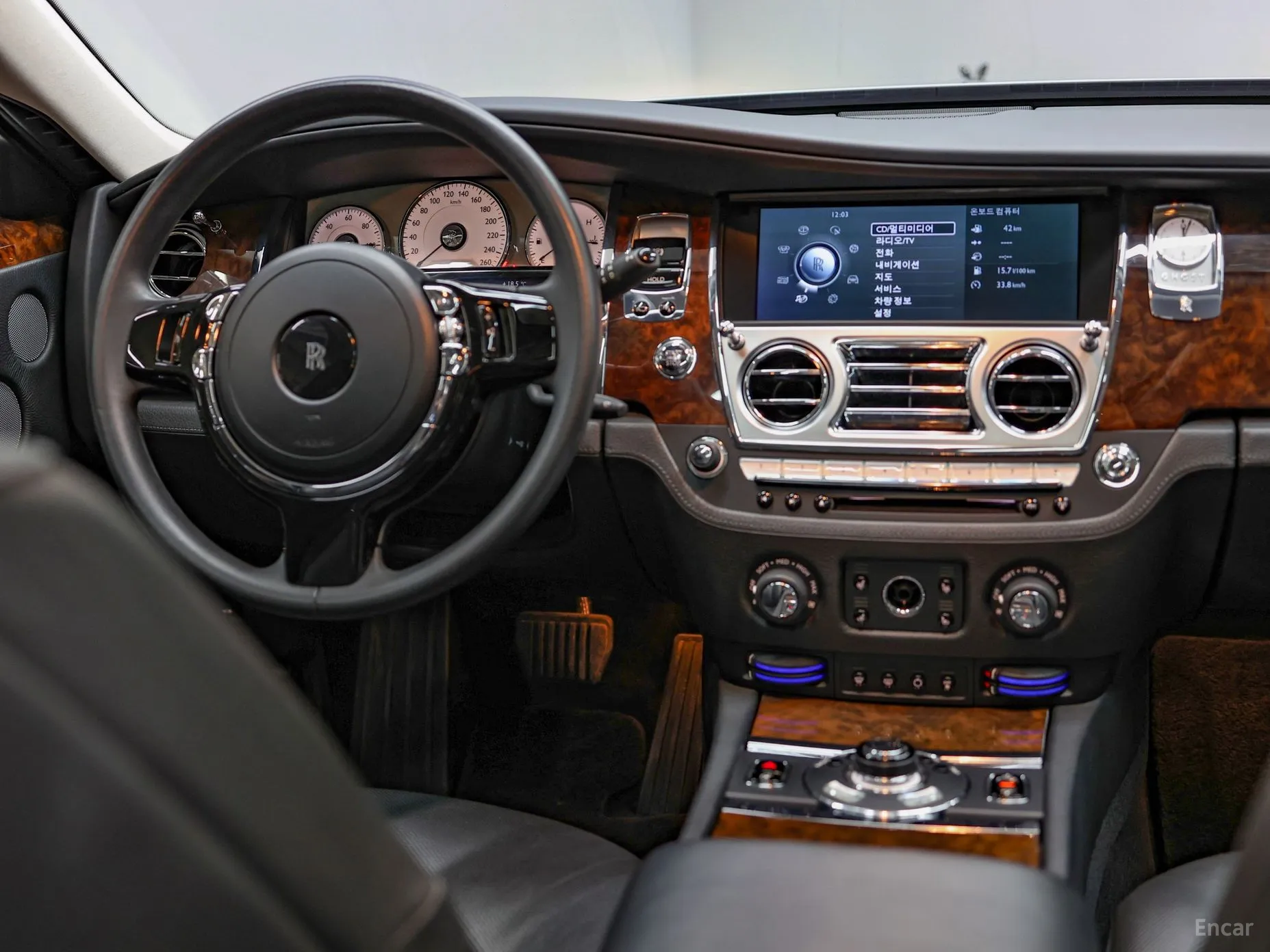 Rolls-Royce Ghost превью 12