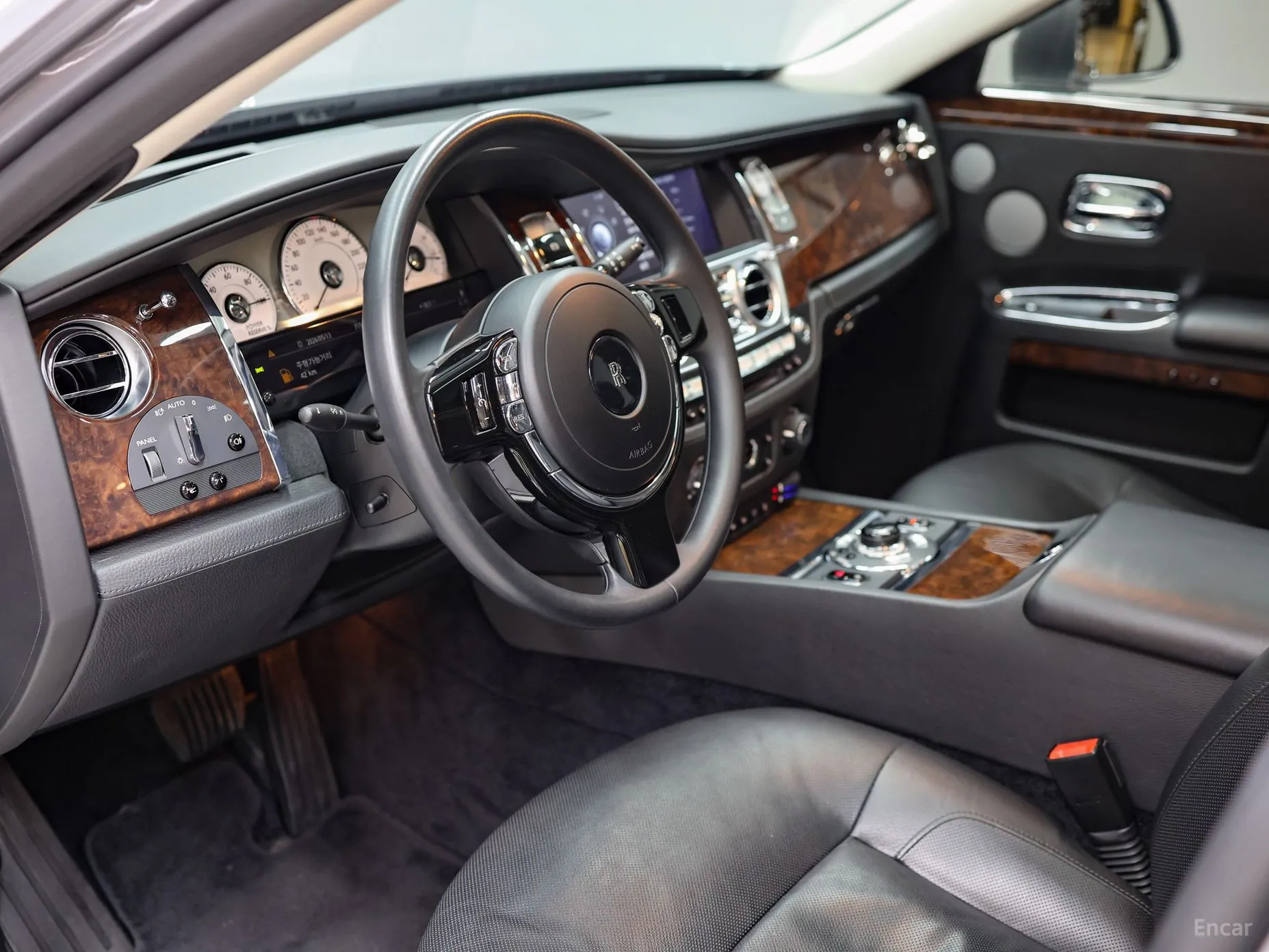 Rolls-Royce Ghost превью 7