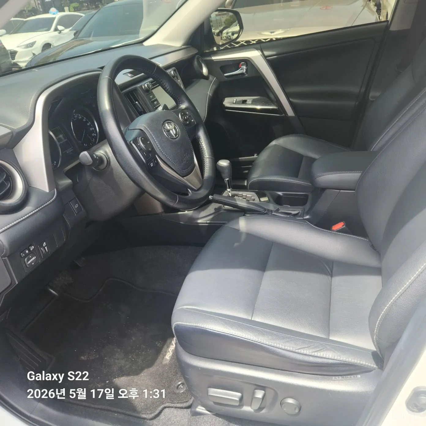 Toyota RAV4 превью 10