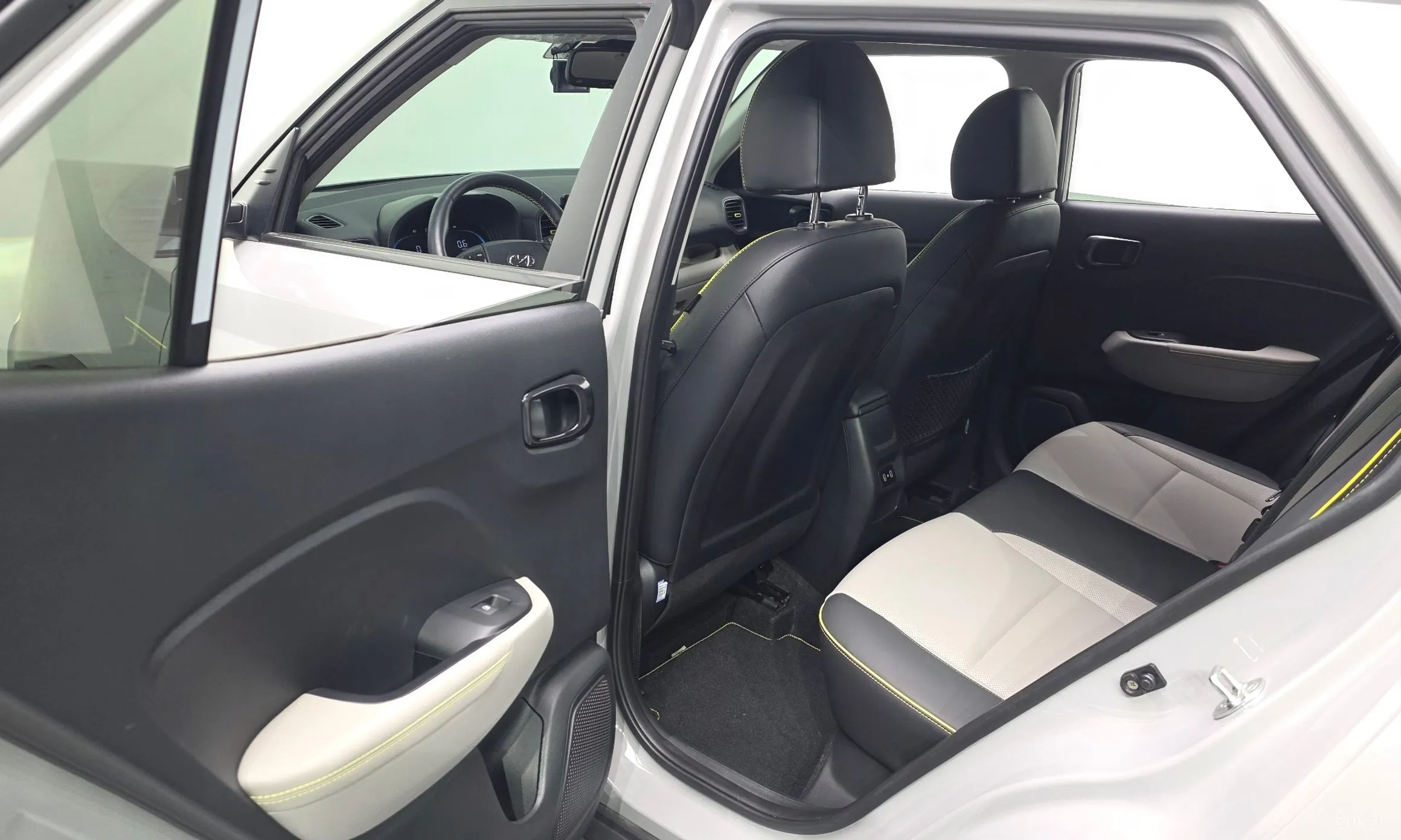 Hyundai Venue превью 12