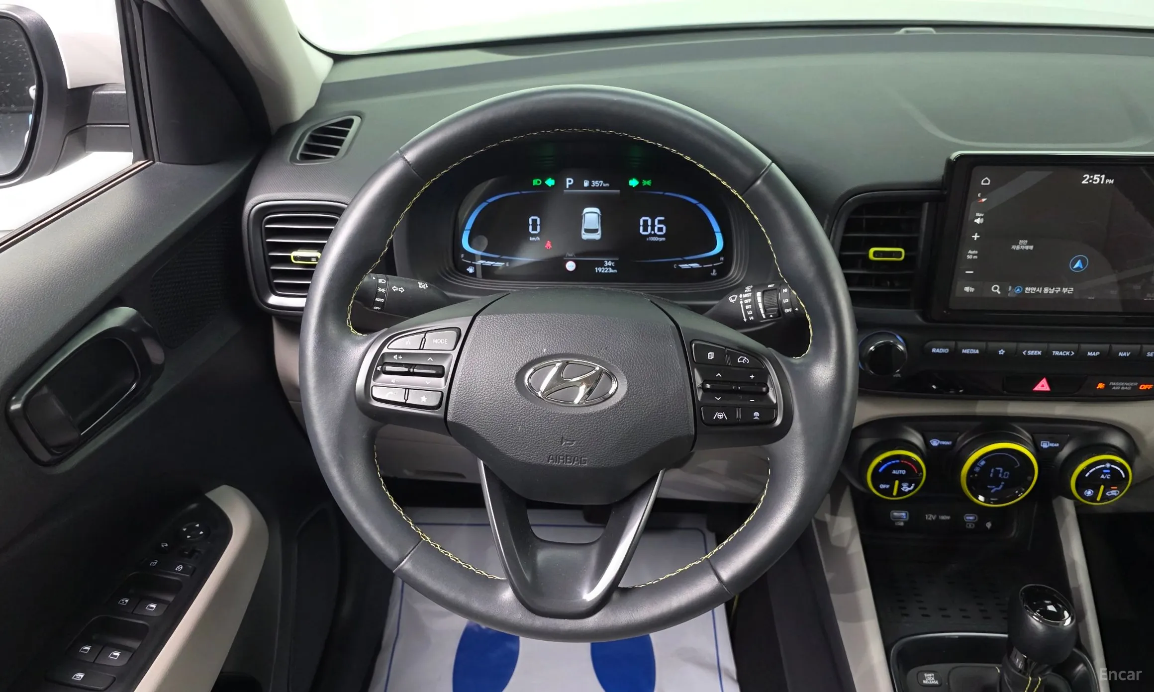 Hyundai Venue превью 14