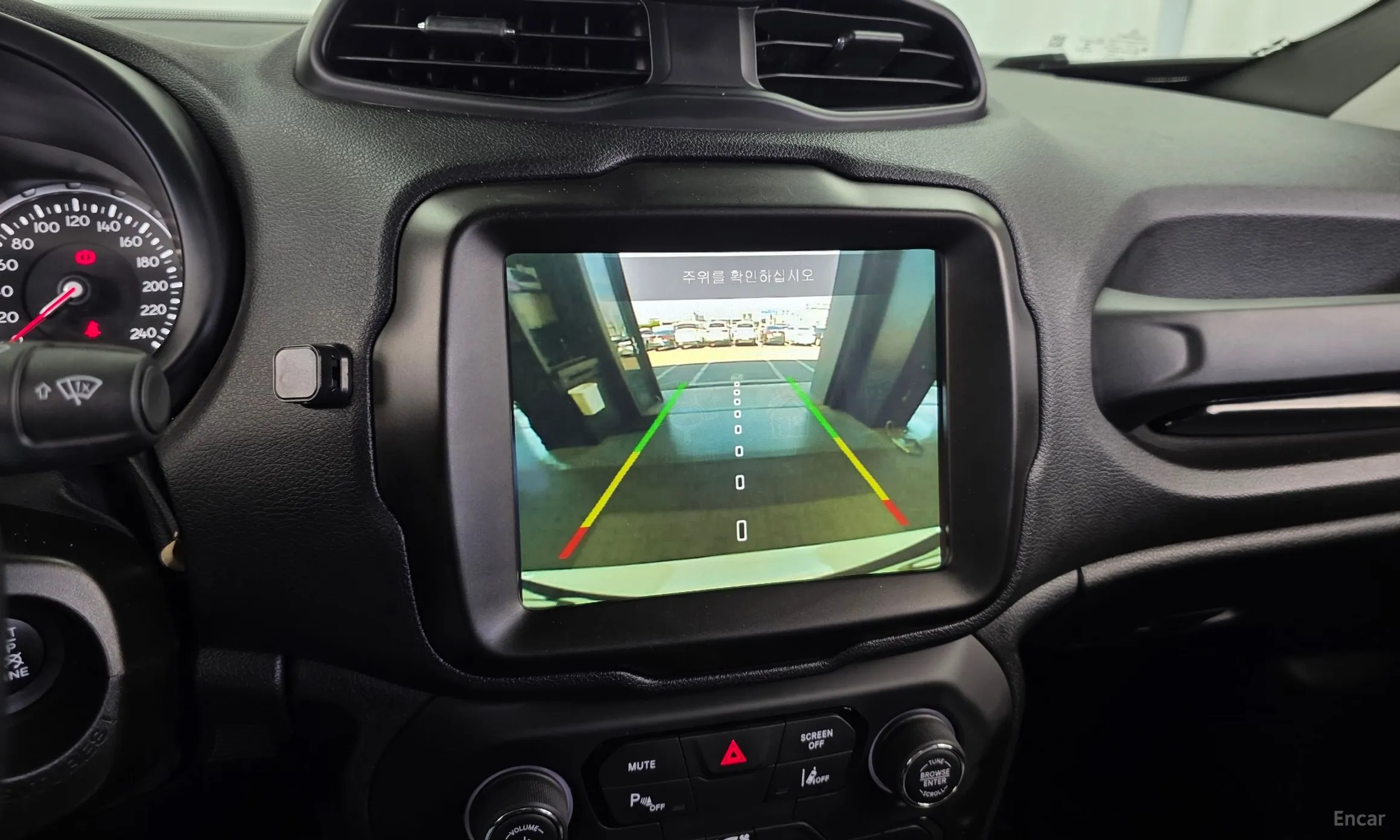 Jeep Renegade превью 15