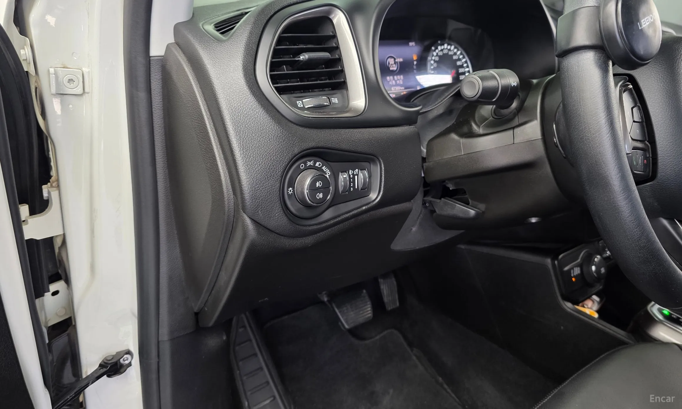 Jeep Renegade превью 18