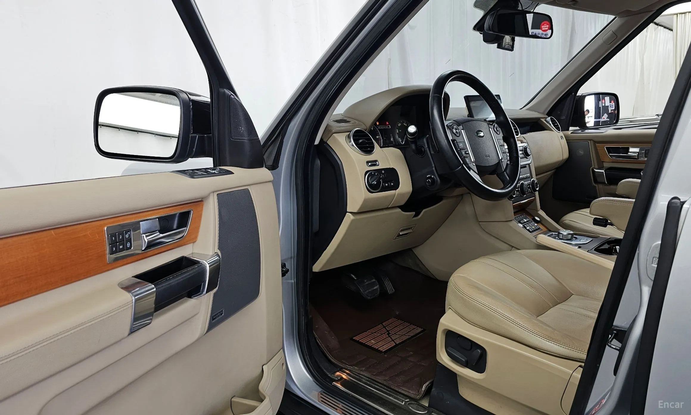 Land Rover Discovery 4 превью 10