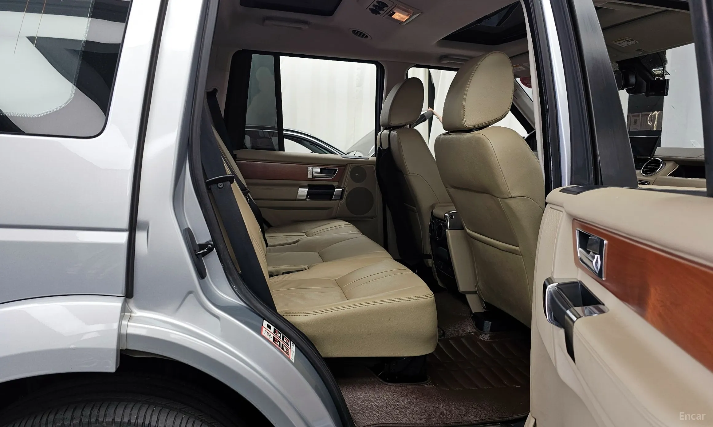 Land Rover Discovery 4 превью 12