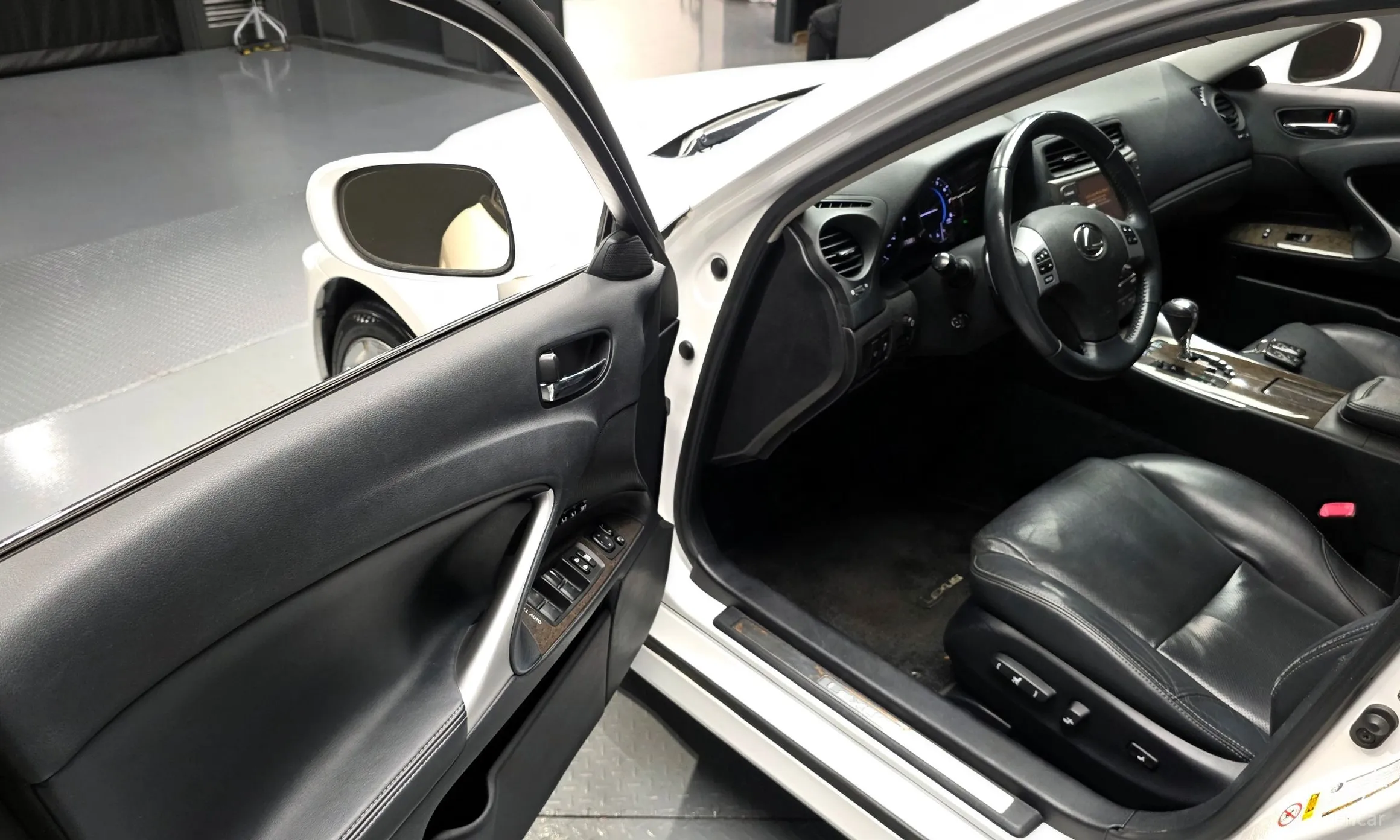 Lexus IS250 превью 10
