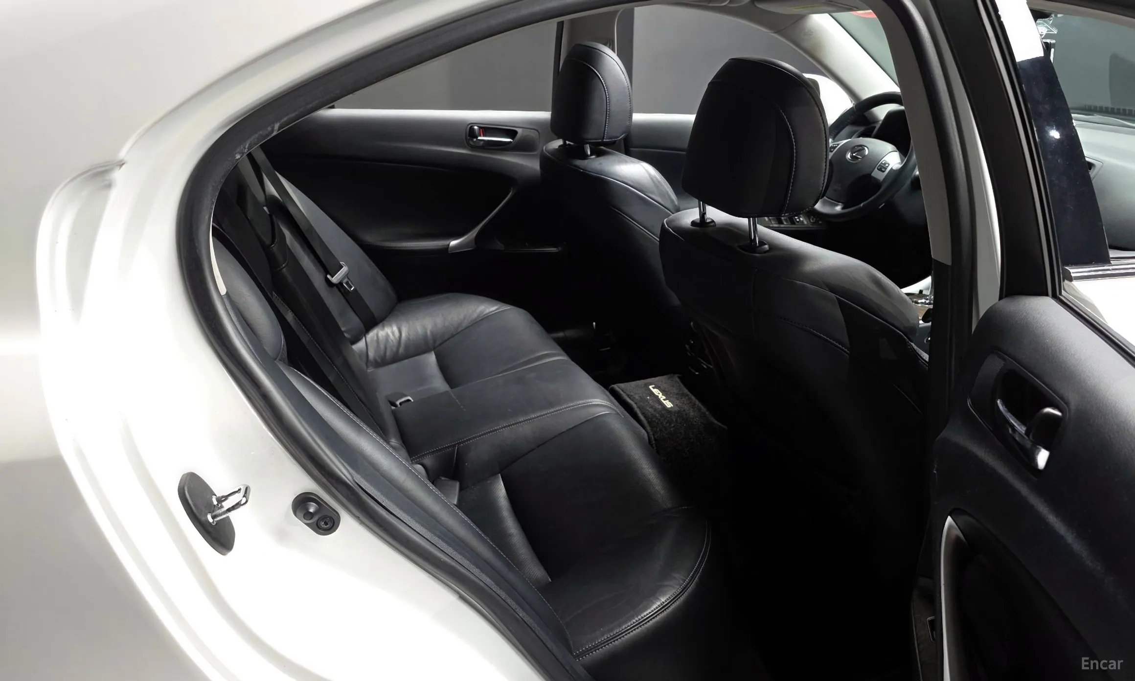 Lexus IS250 превью 12