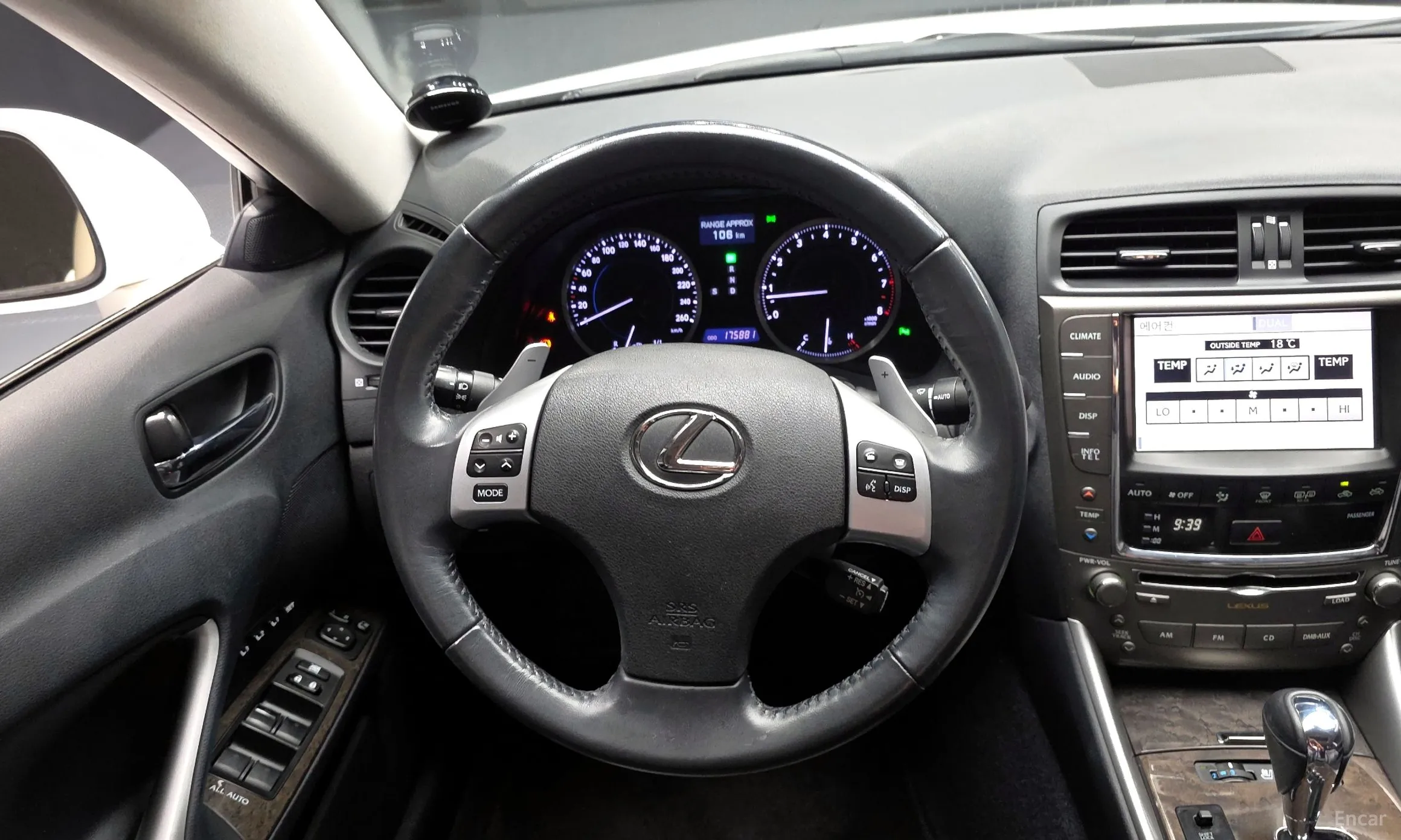 Lexus IS250 превью 13