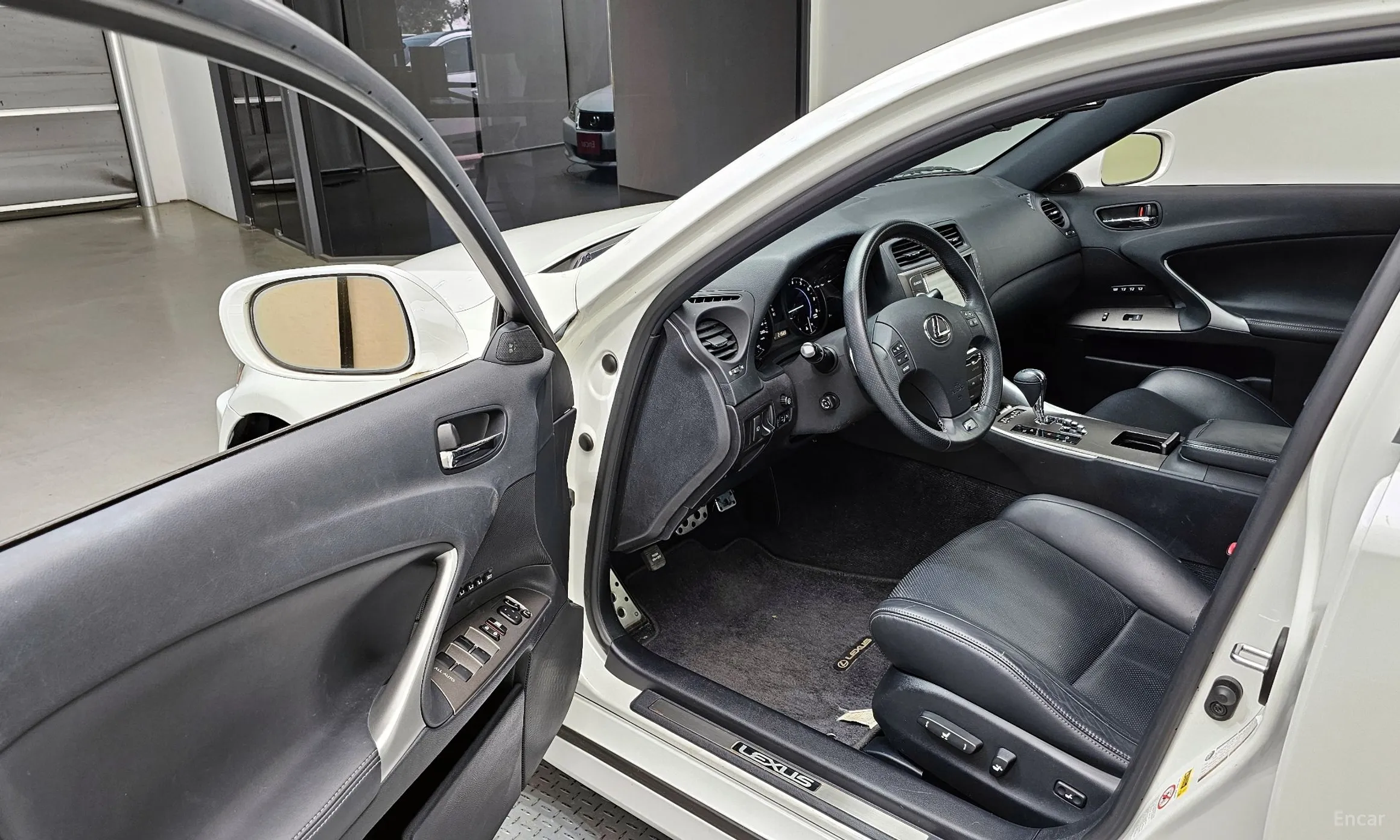 Lexus IS250 превью 10