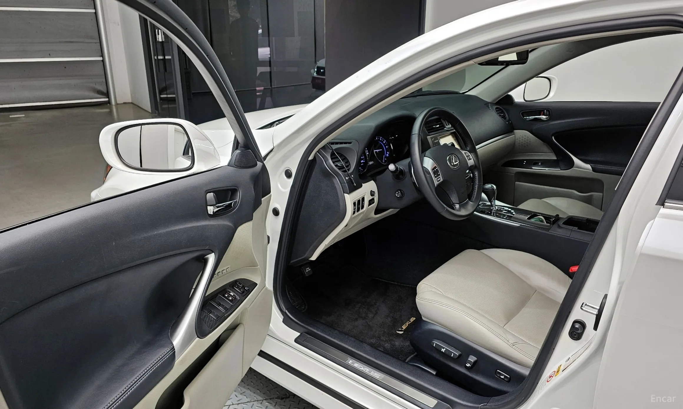 Lexus IS250 превью 10
