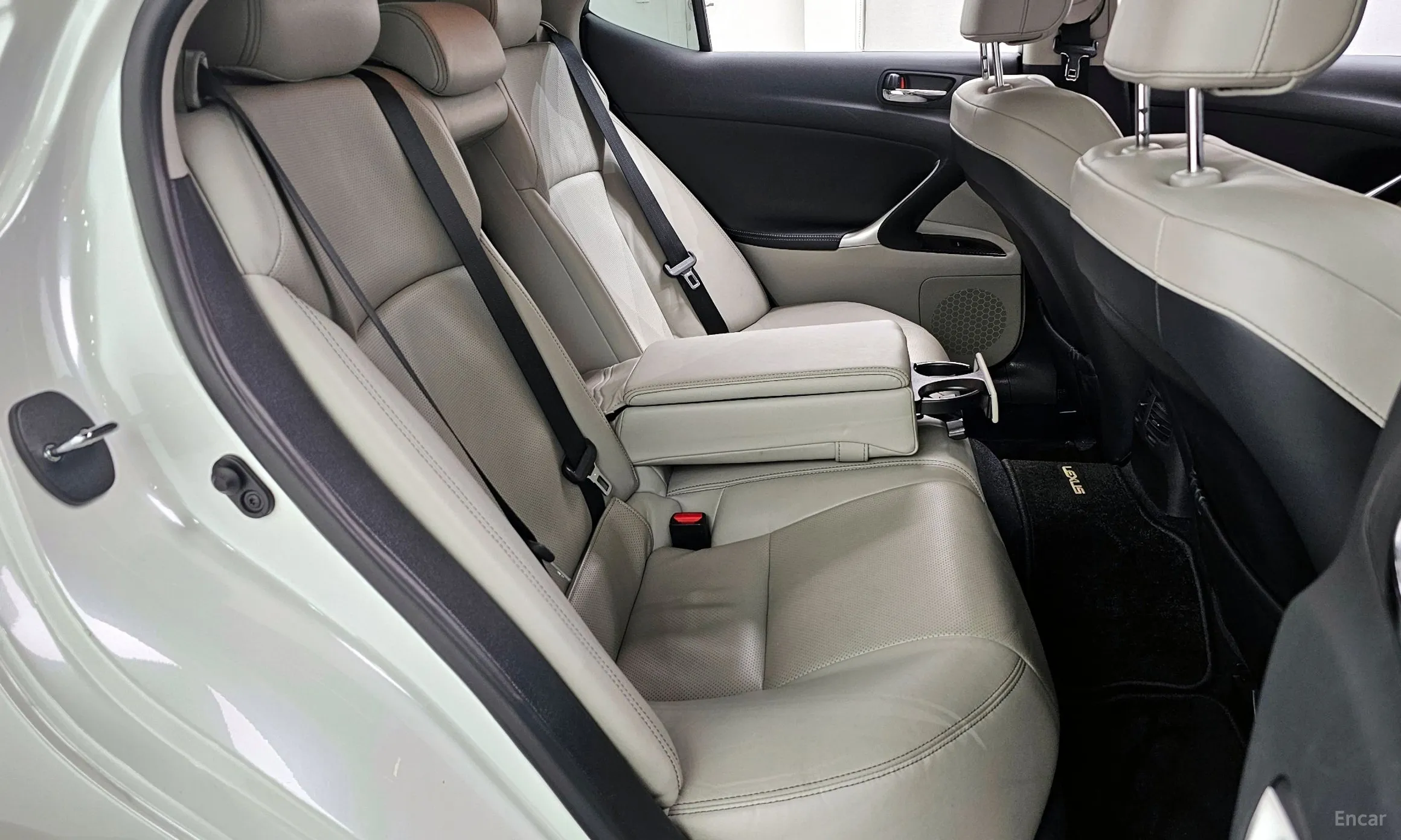 Lexus IS250 превью 12