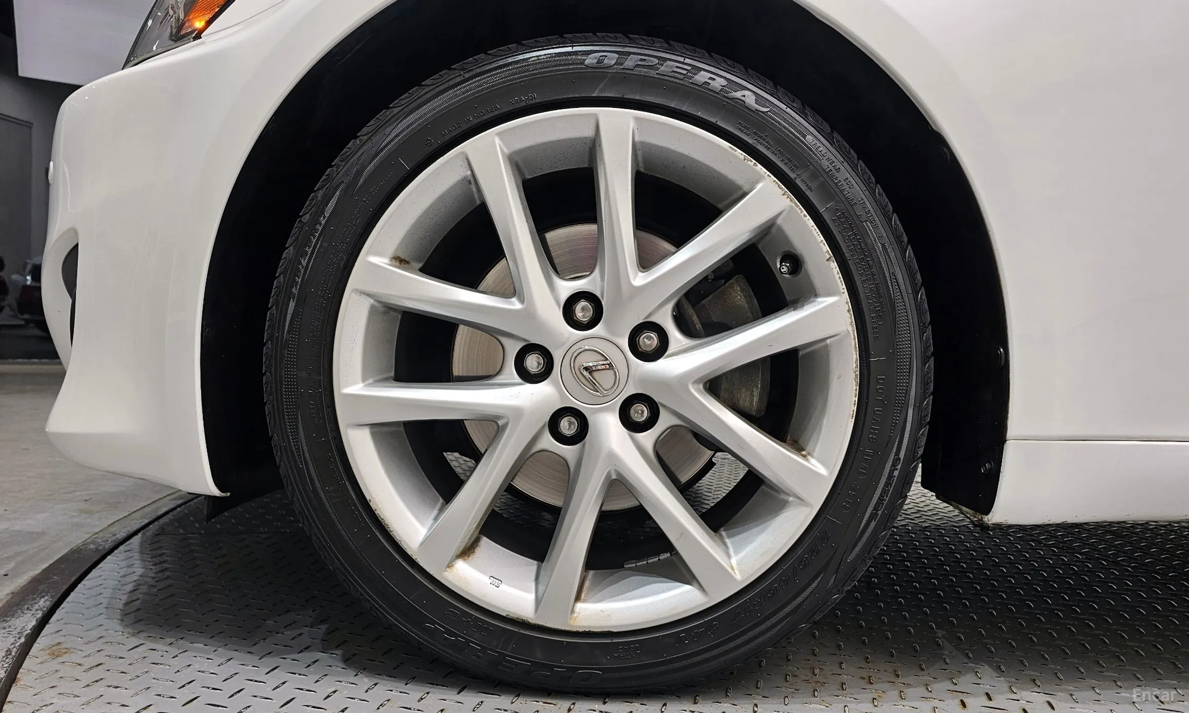 Lexus IS250 превью 5