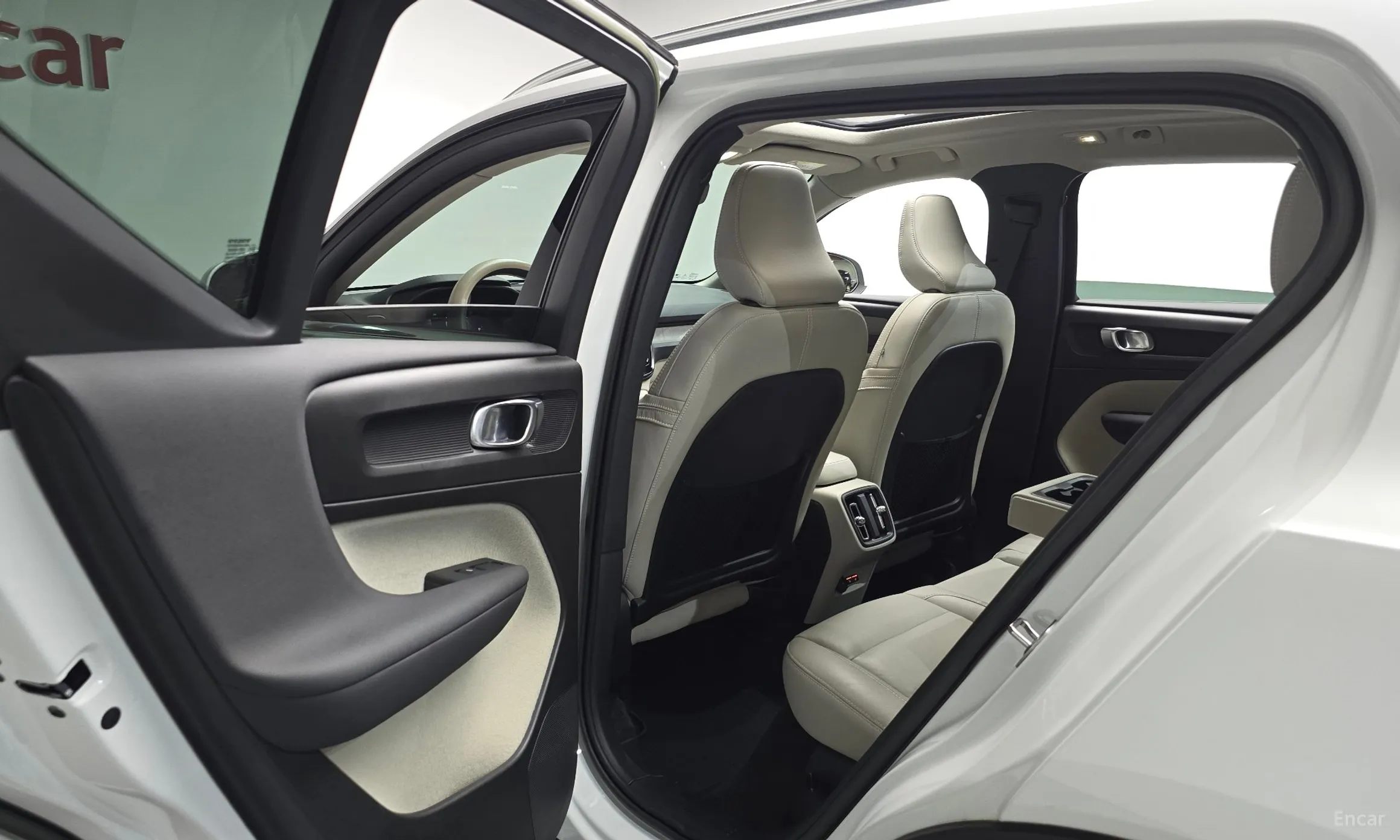 Volvo XC40 превью 11