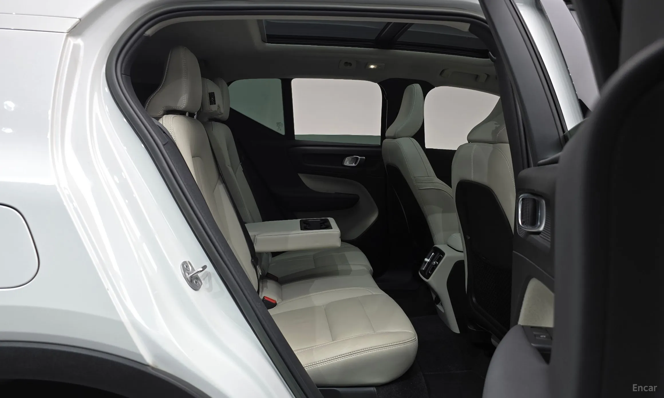 Volvo XC40 превью 12
