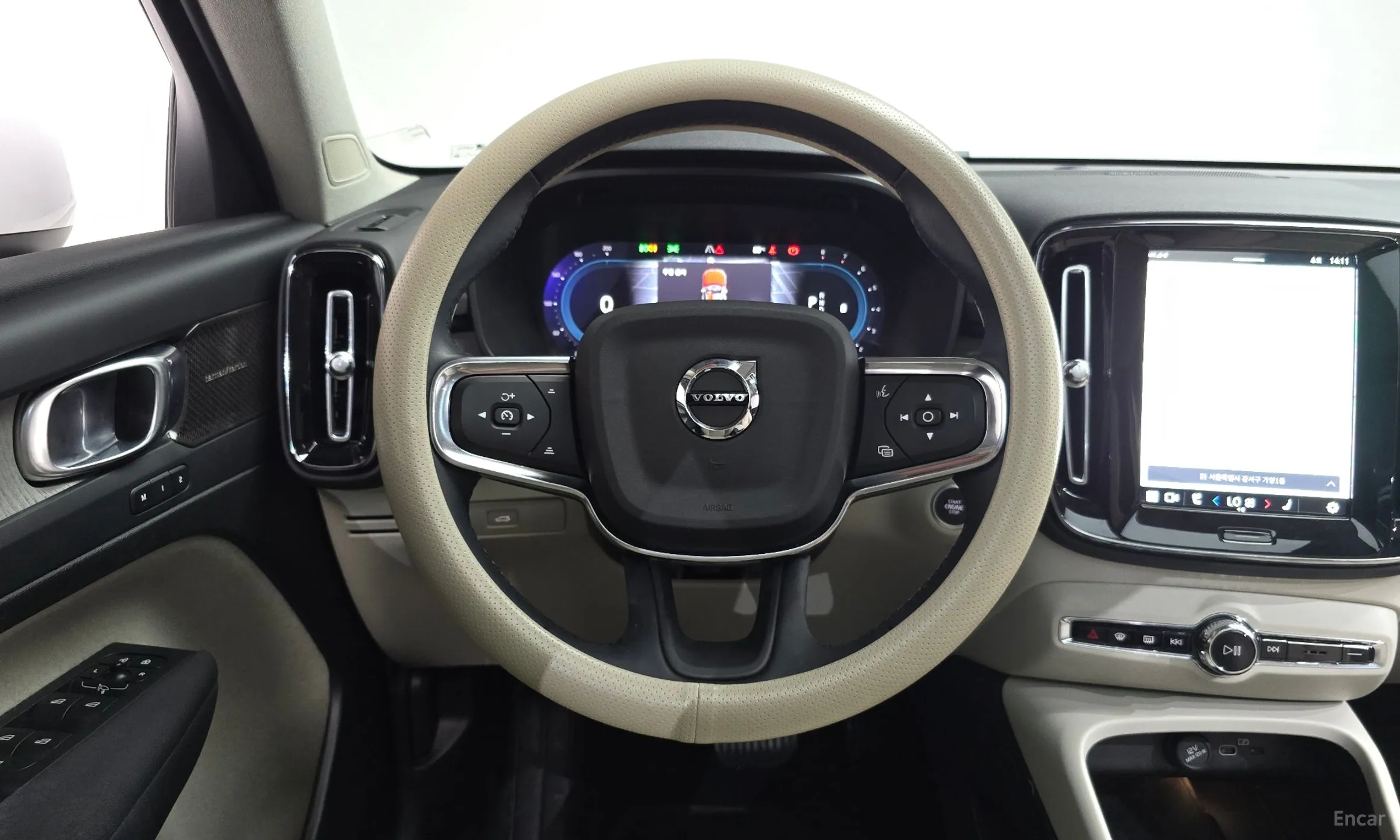 Volvo XC40 превью 13