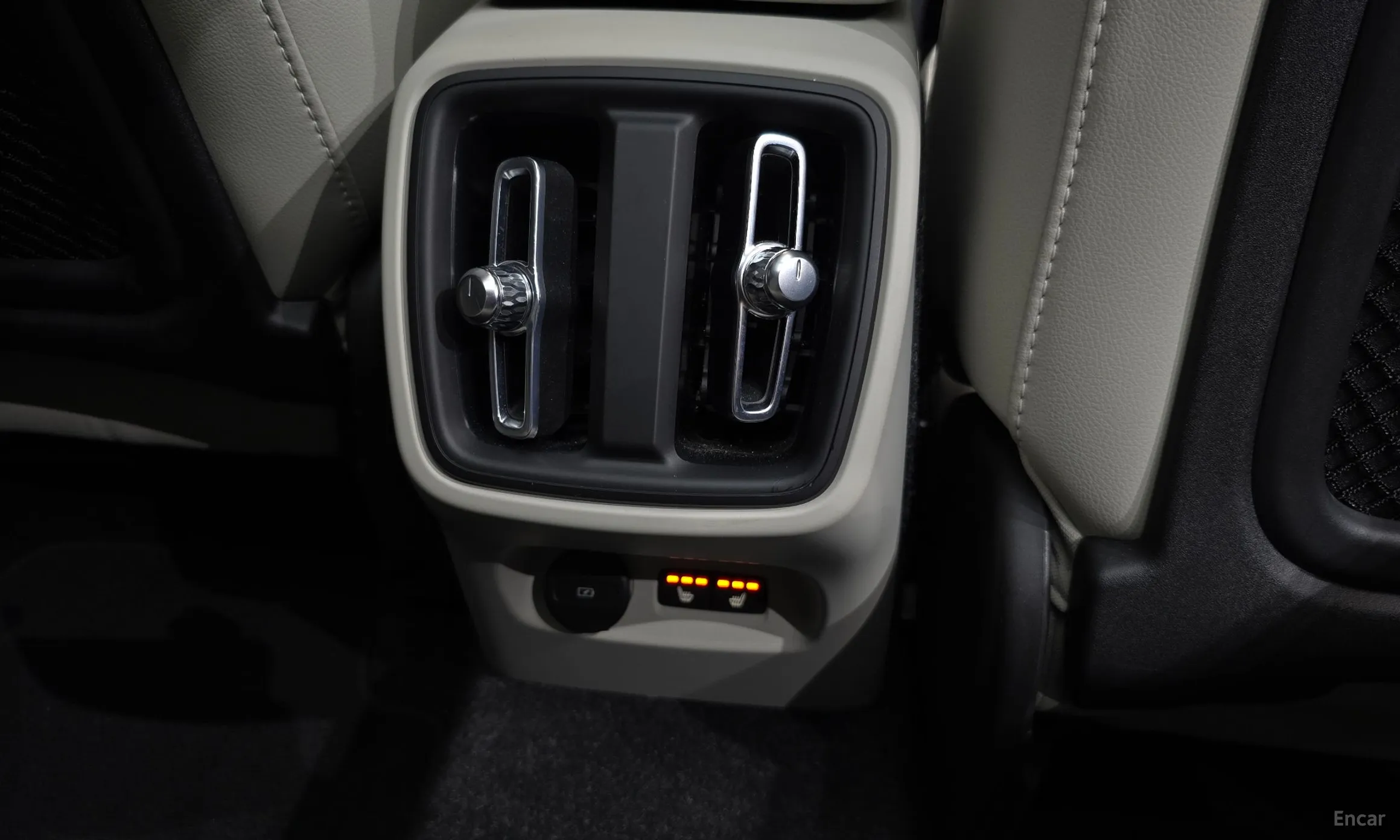 Volvo XC40 превью 19