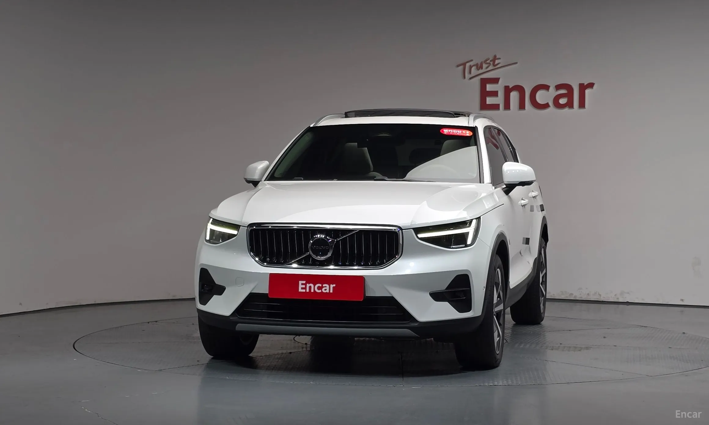 Volvo XC40 превью 3