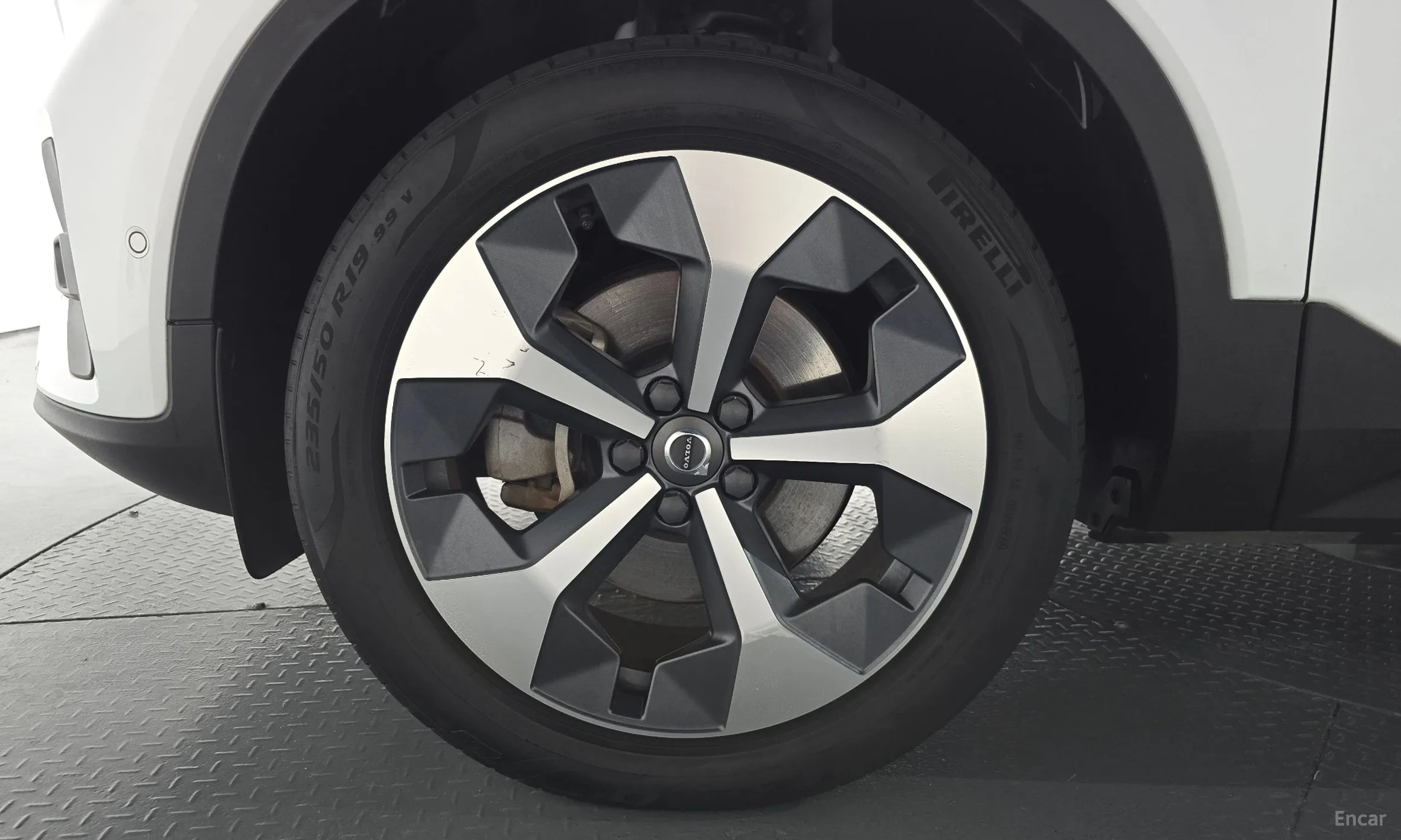 Volvo XC40 превью 5