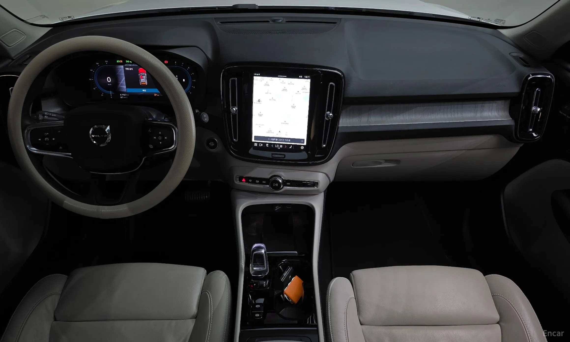 Volvo XC40 превью 7