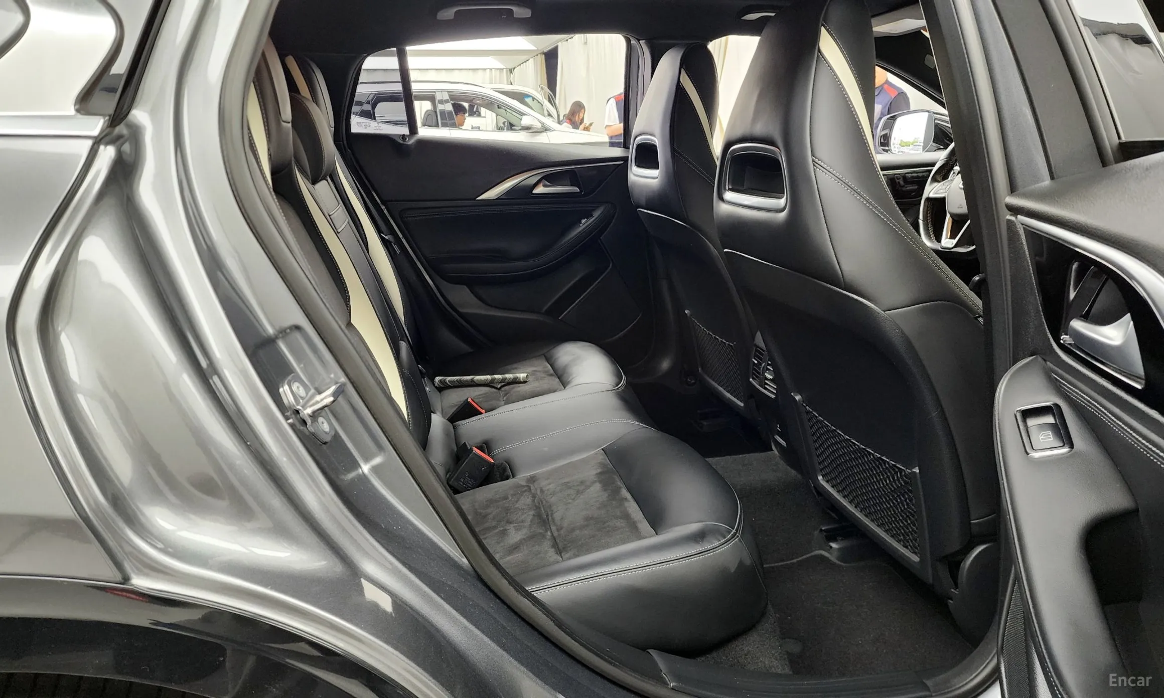 Infiniti Q30 превью 11