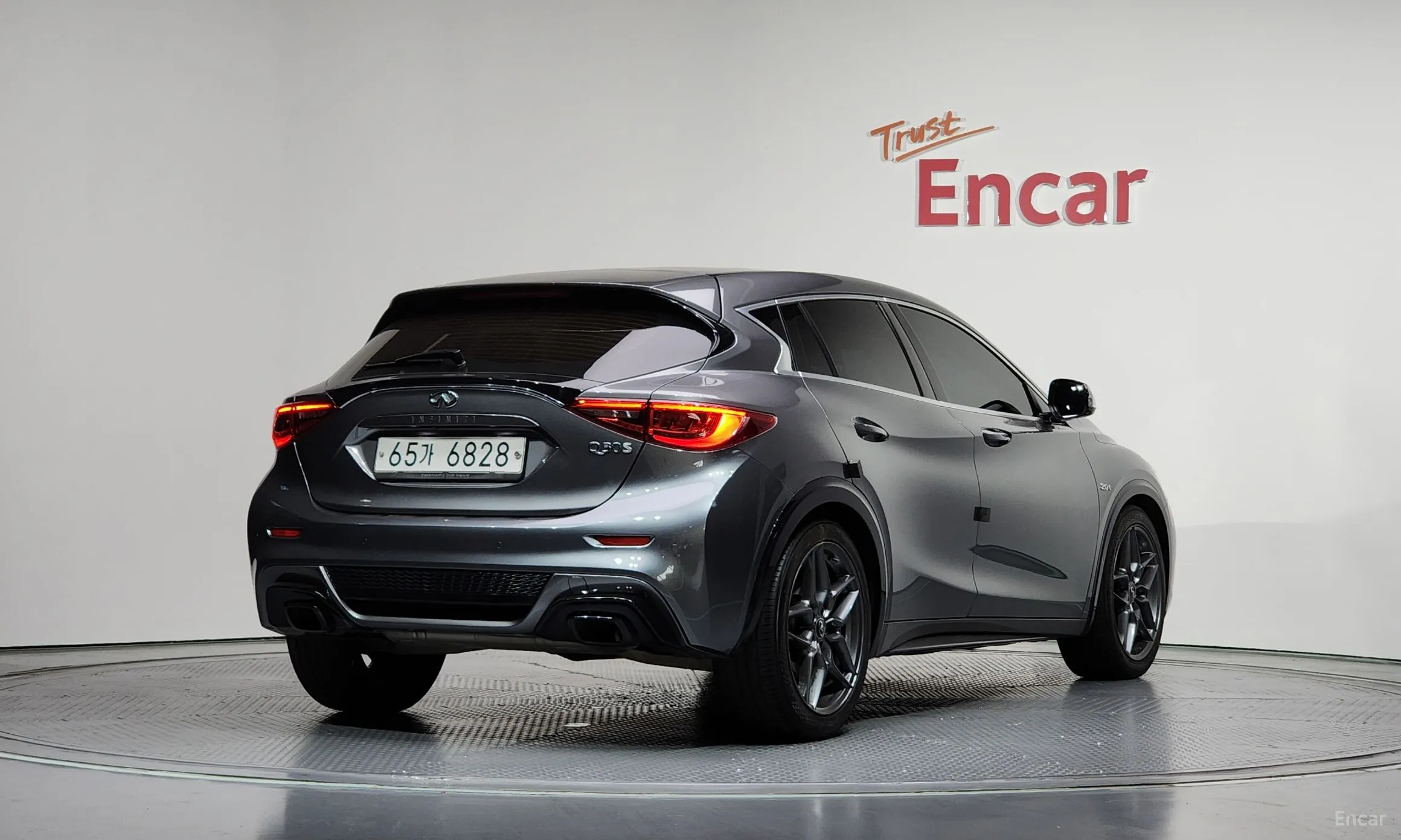 Infiniti Q30