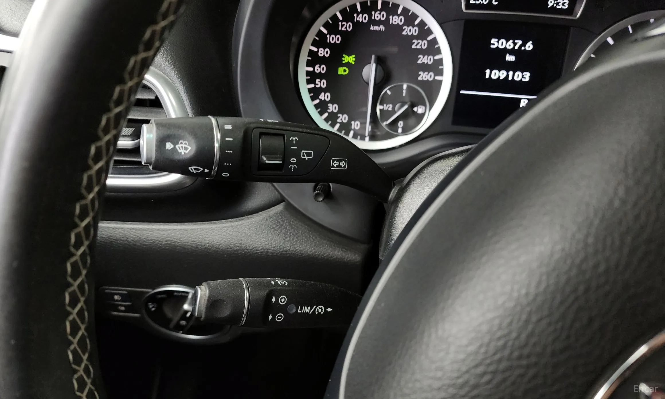 Infiniti Q30 превью 19