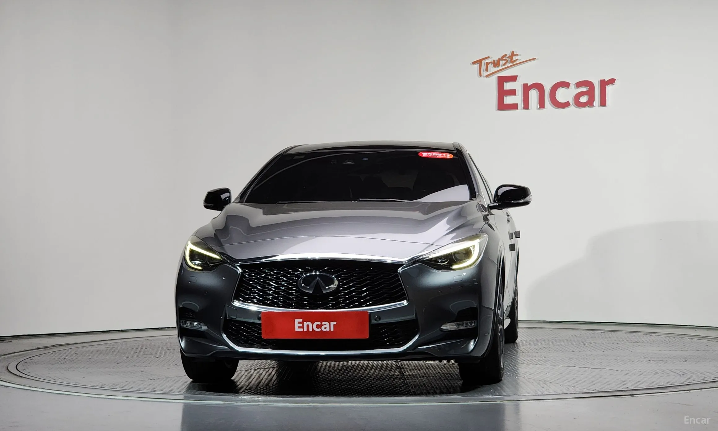 Infiniti Q30 превью 3