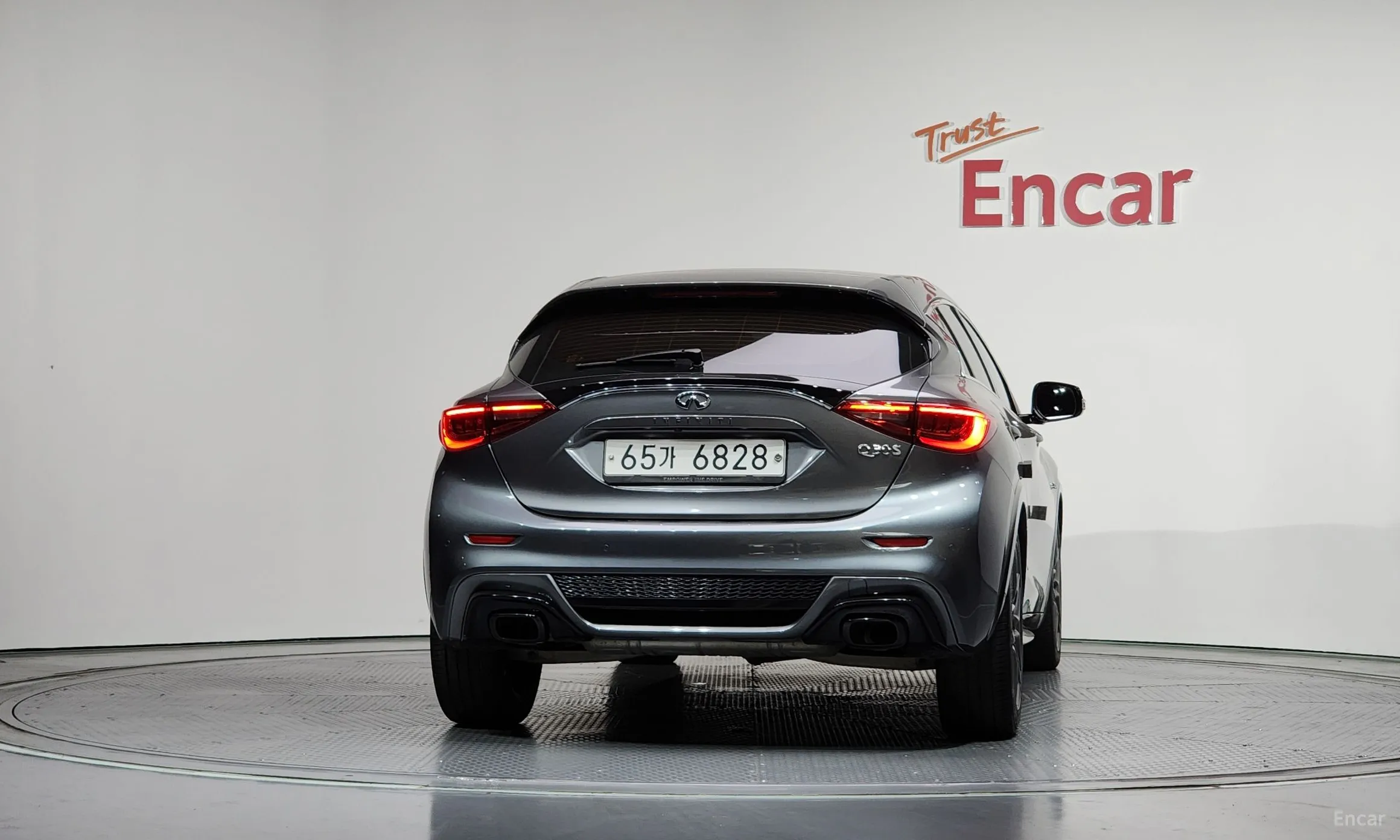 Infiniti Q30 превью 4