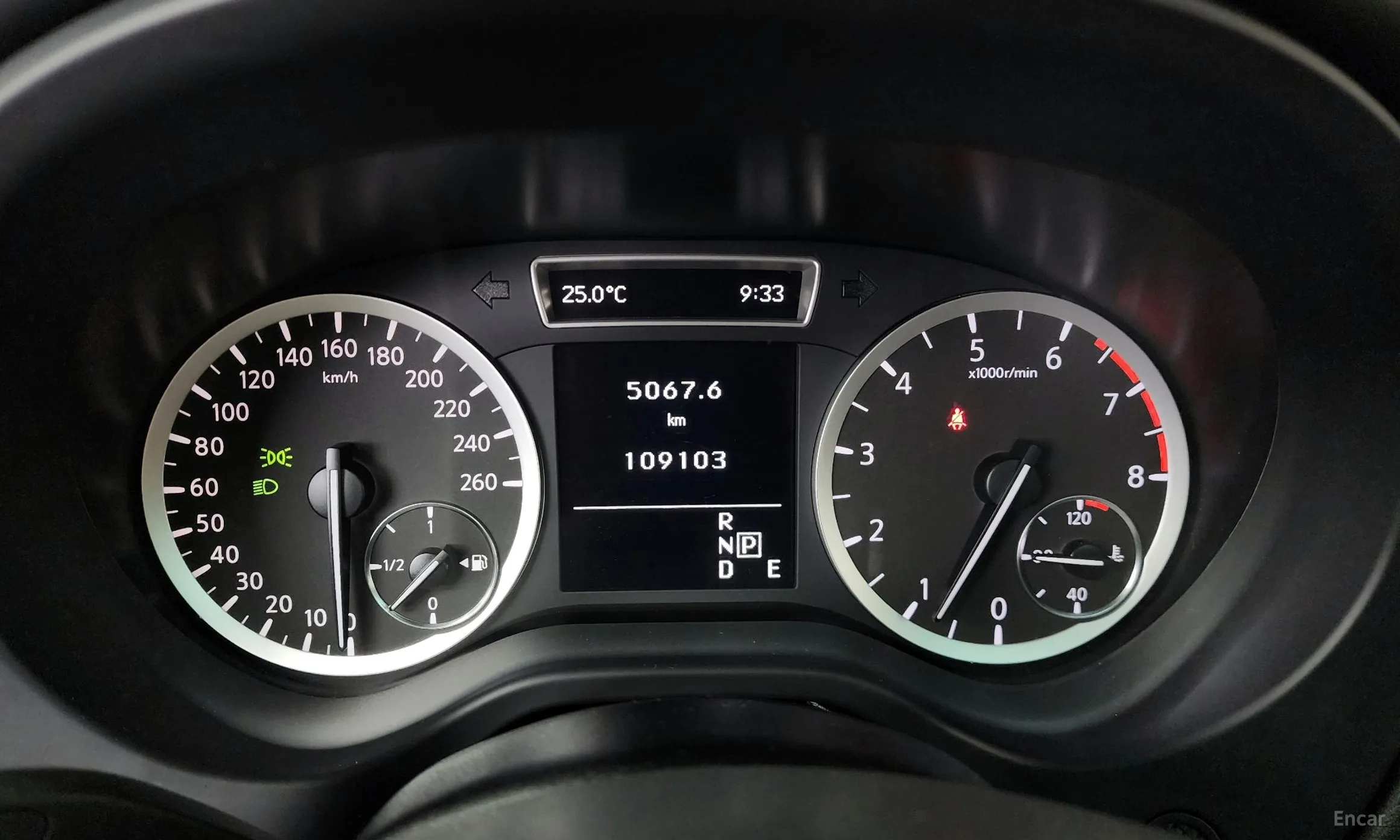 Infiniti Q30 превью 8