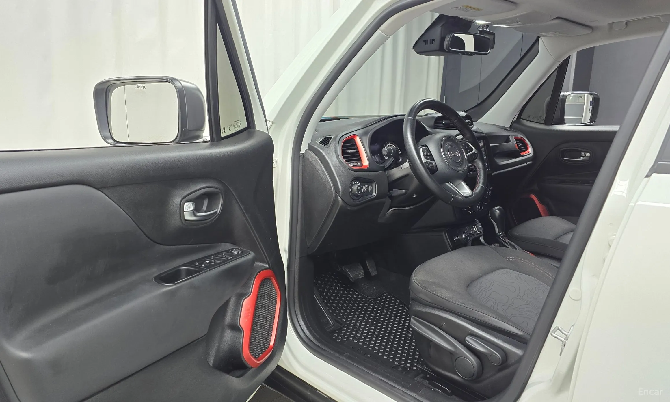 Jeep Renegade превью 10