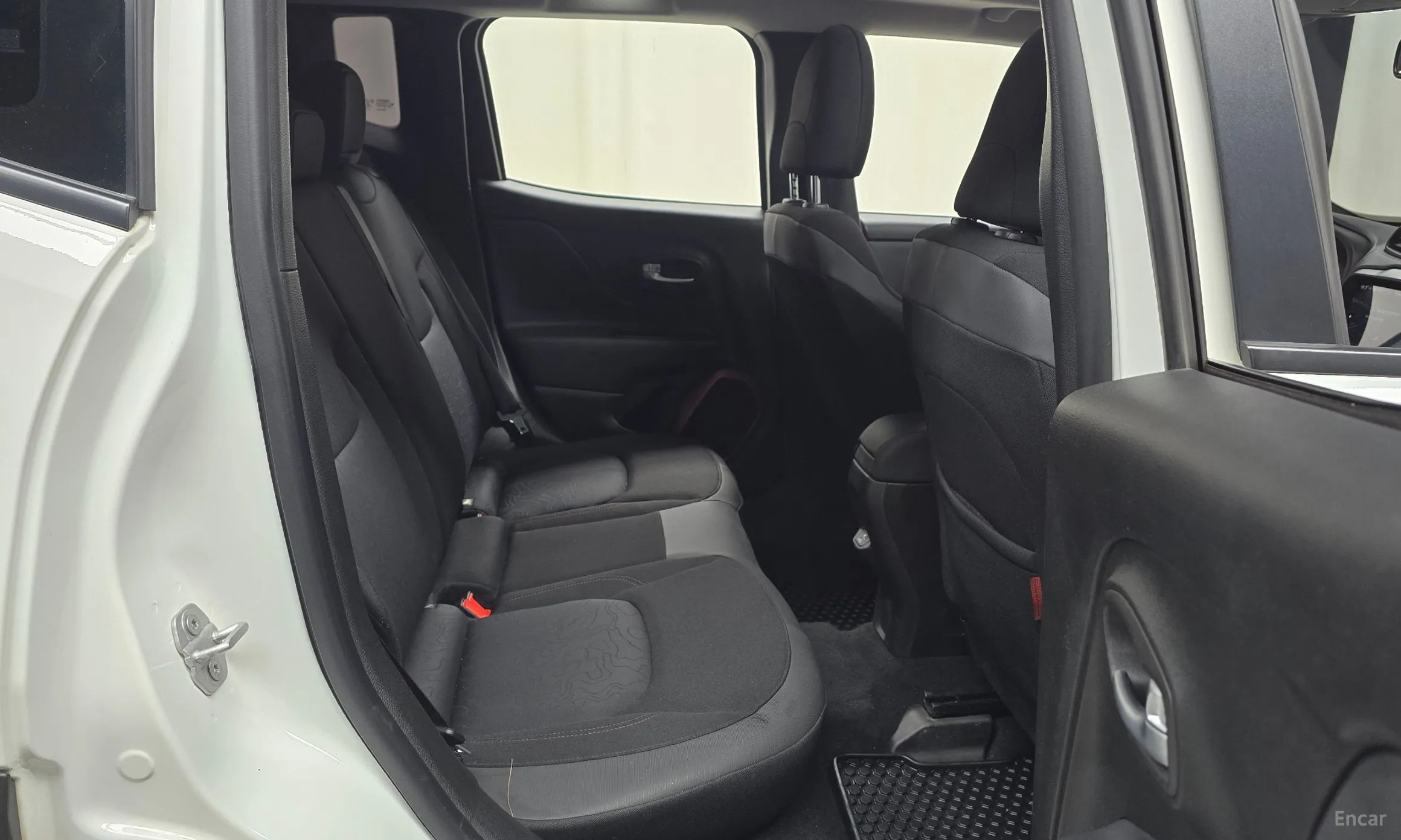 Jeep Renegade превью 12
