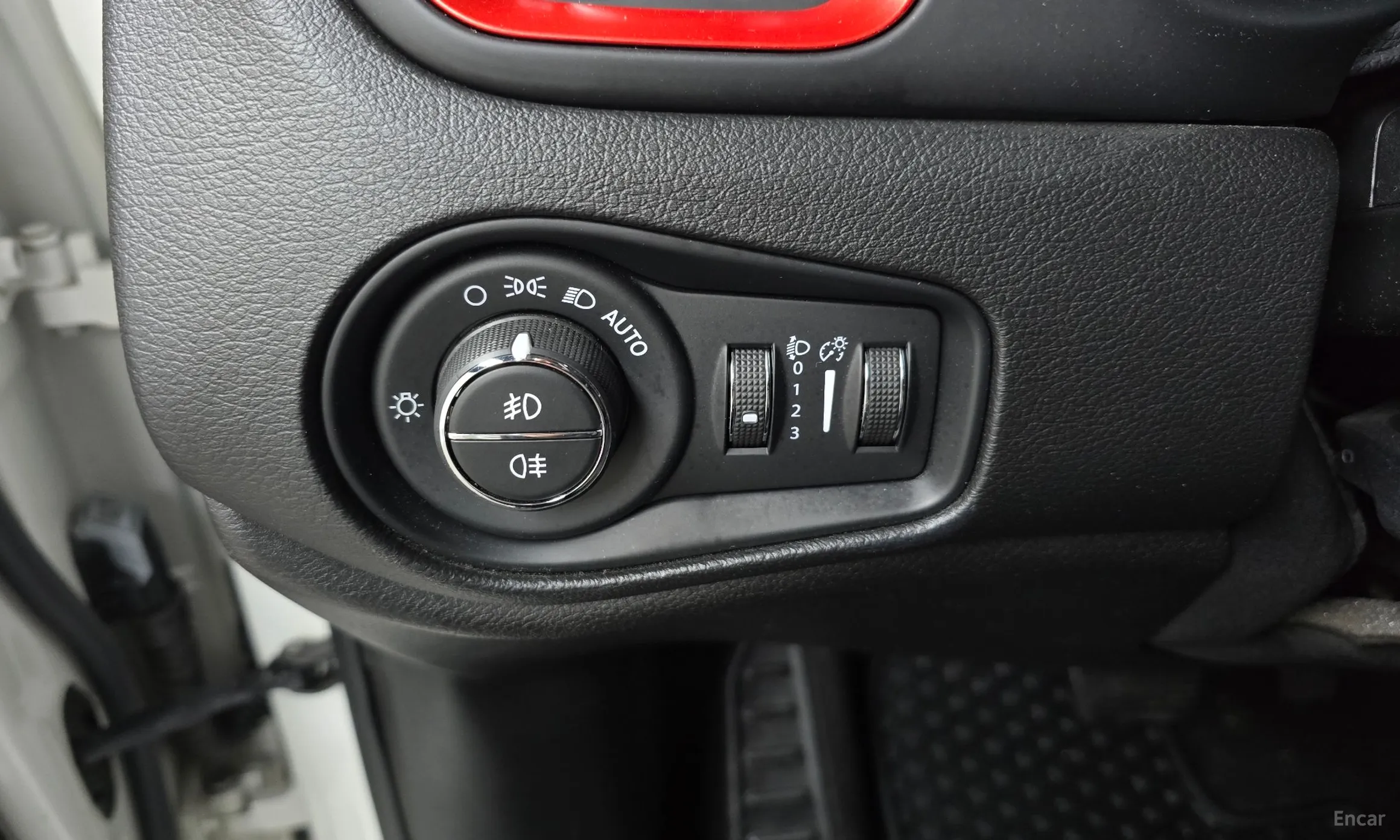 Jeep Renegade превью 19