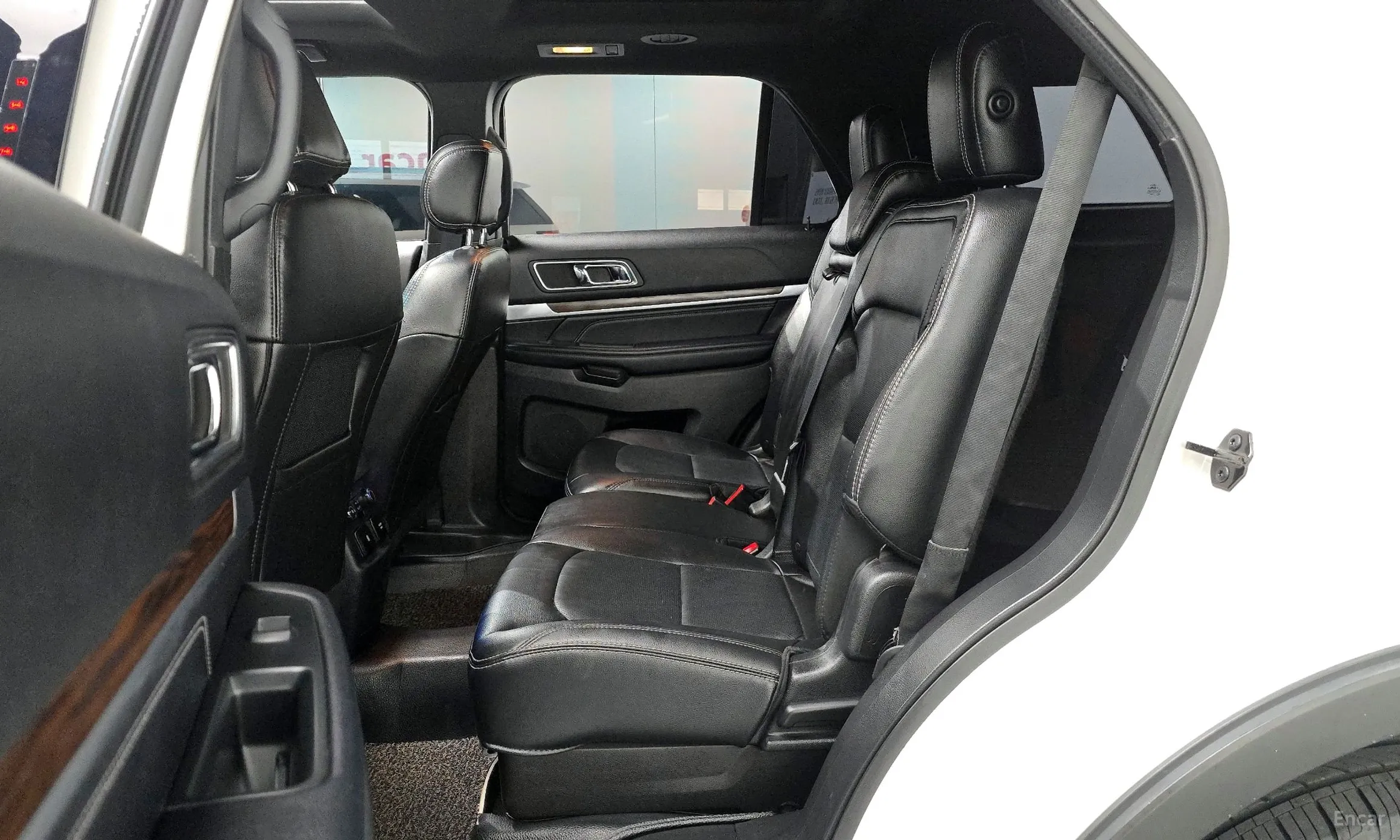 Ford Explorer превью 12