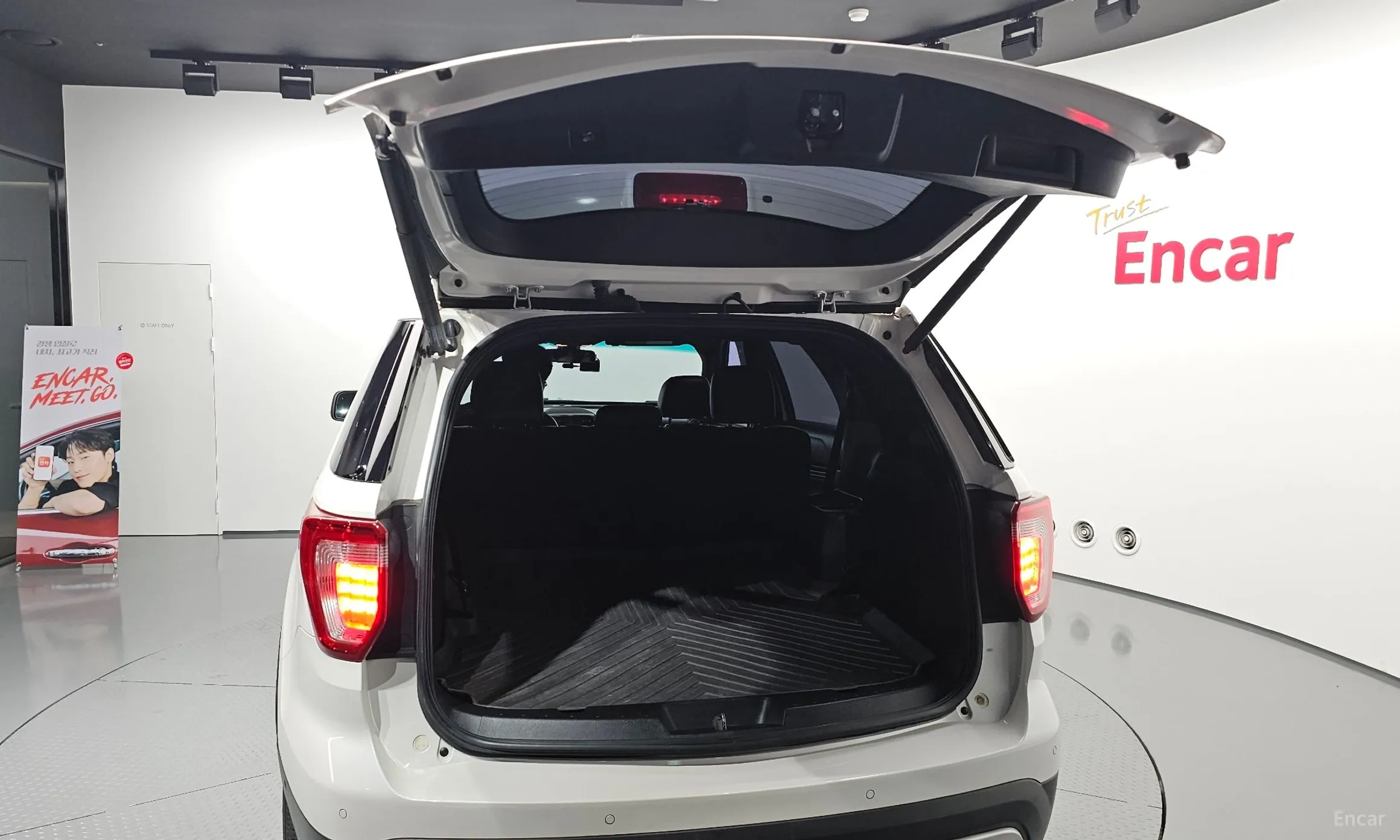 Ford Explorer превью 20