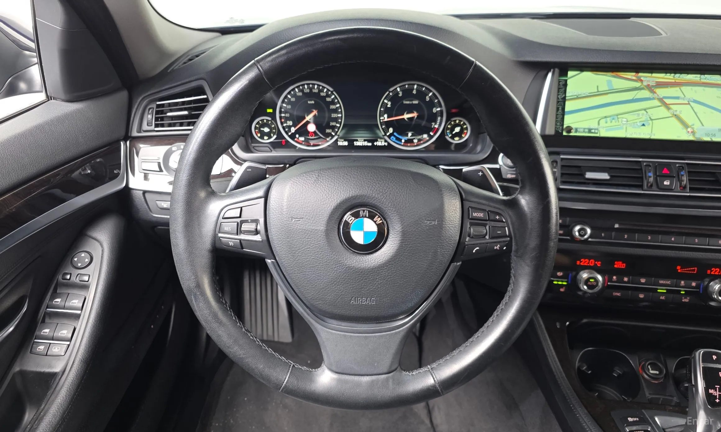 BMW 5 Series (F10) превью 14