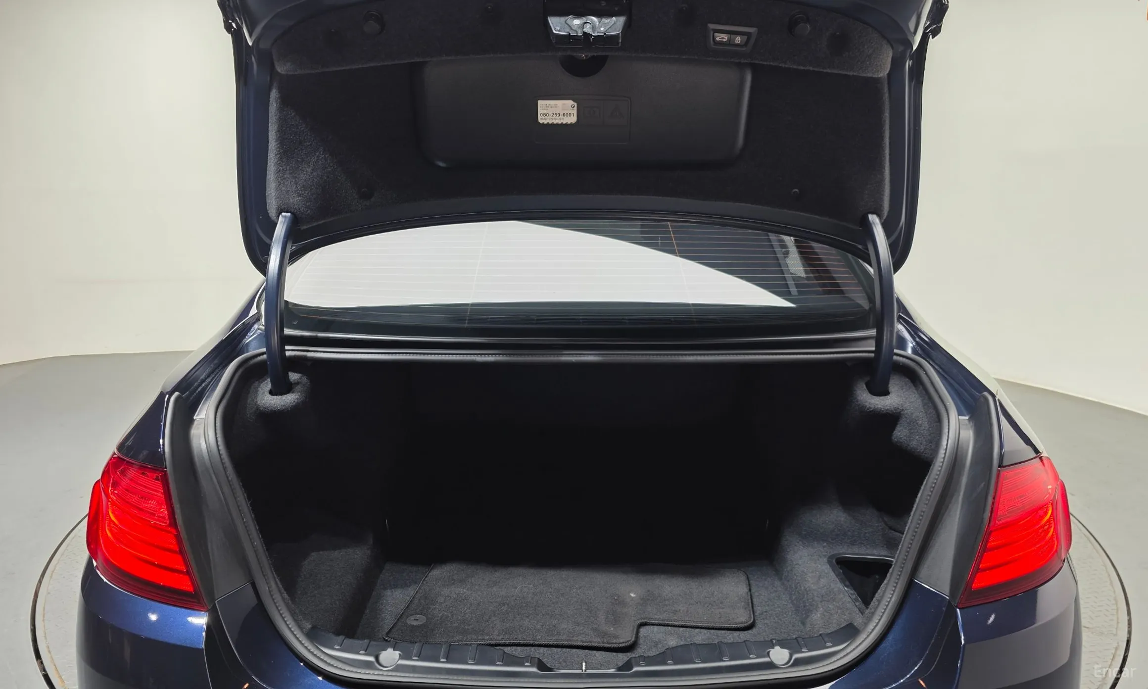 BMW 5 Series (F10) превью 20