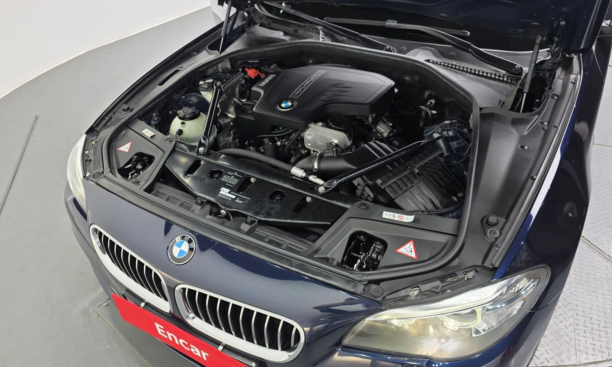 BMW 5 Series (F10) превью 6