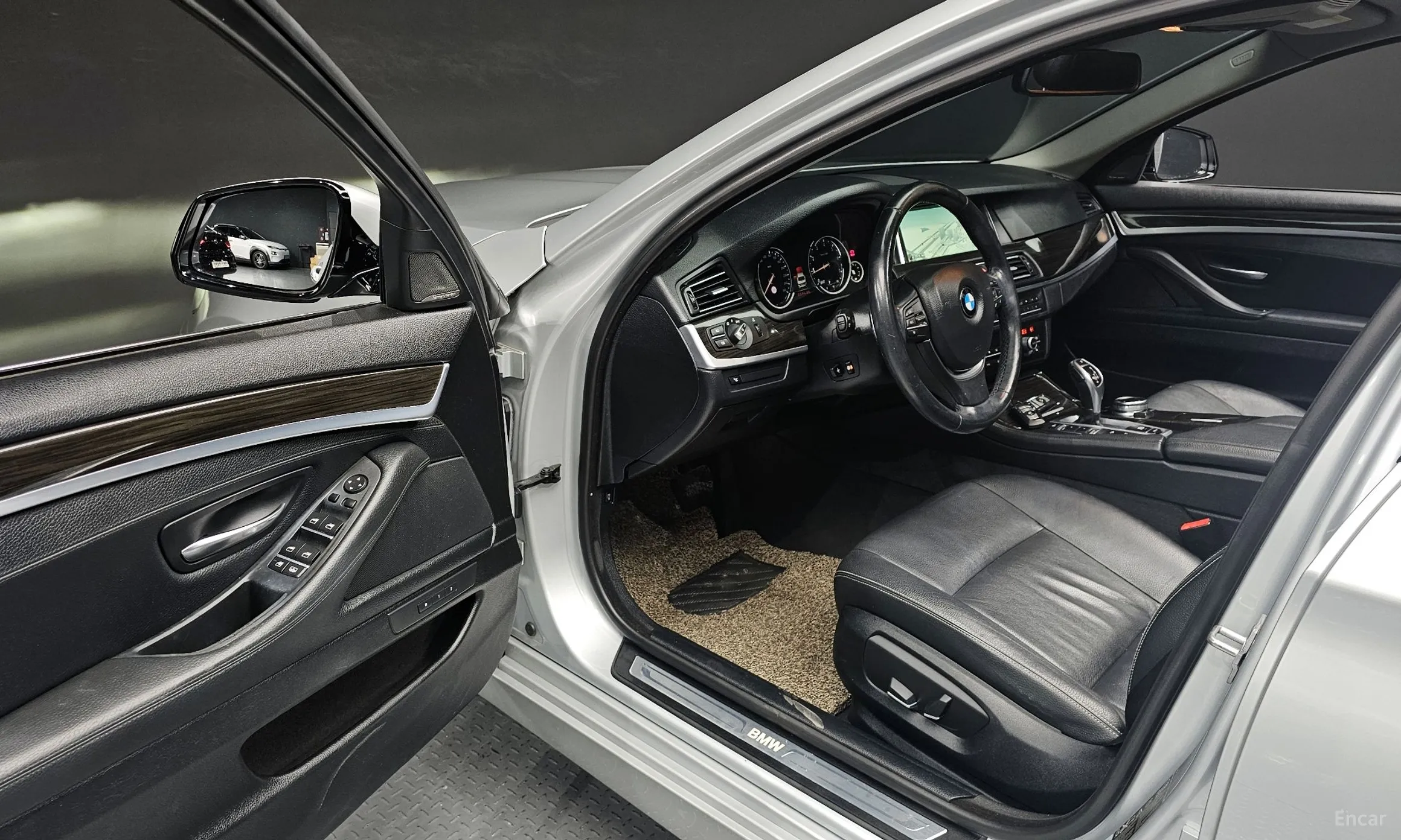 BMW 5 Series (F10) превью 10