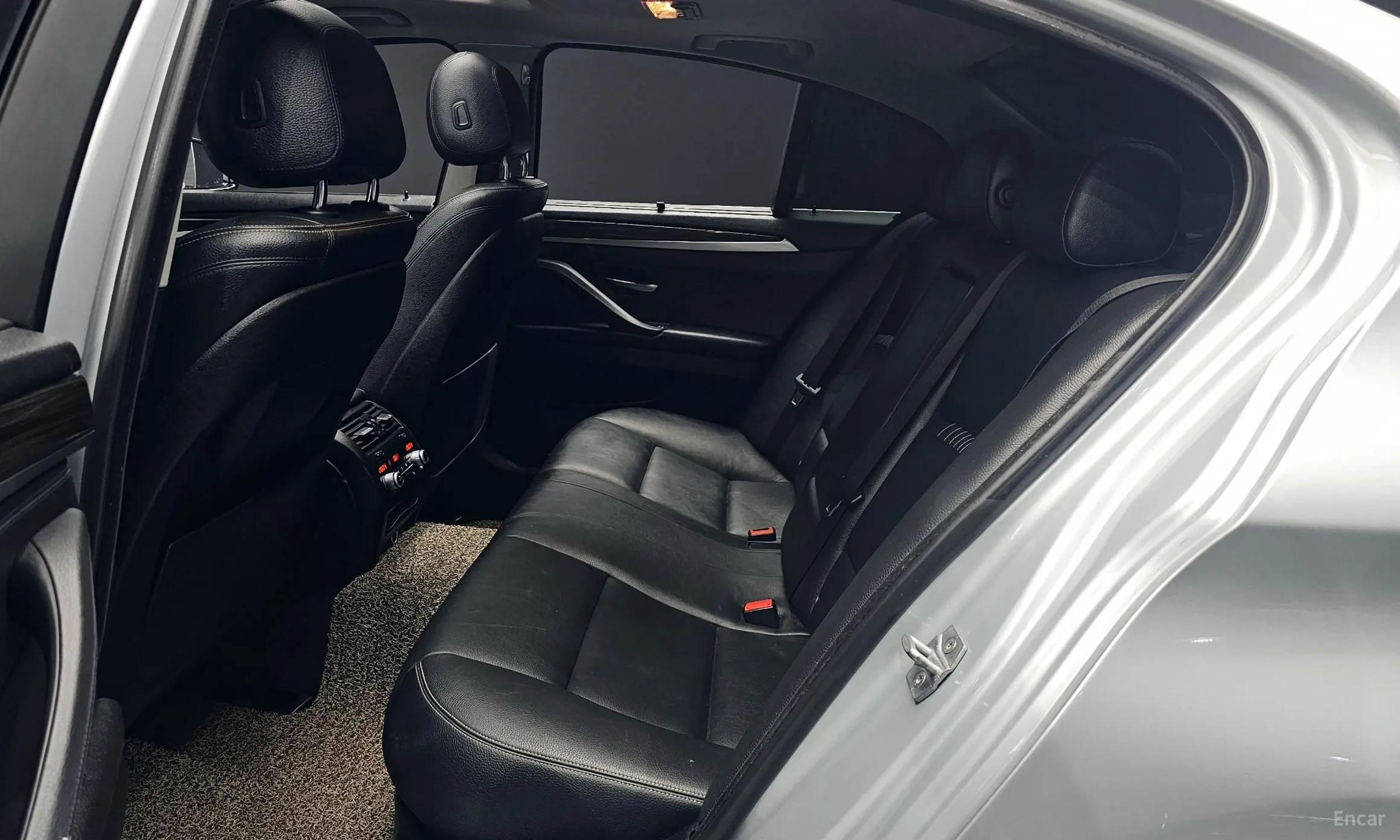 BMW 5 Series (F10) превью 12
