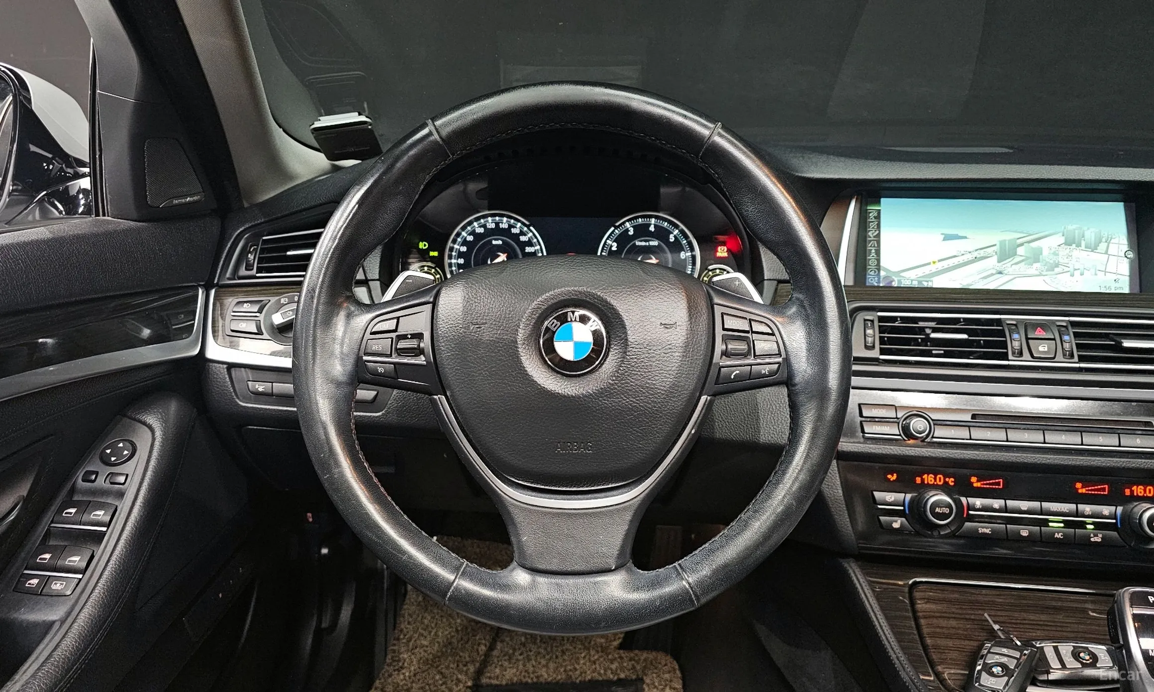 BMW 5 Series (F10) превью 13