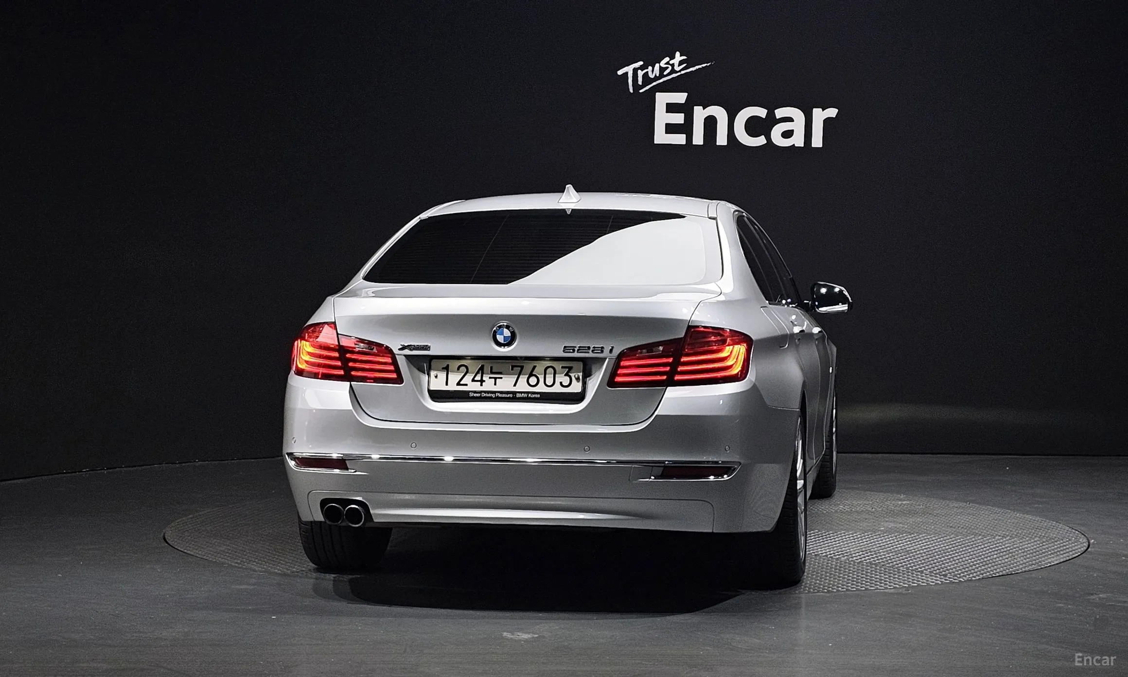 BMW 5 Series (F10) превью 4